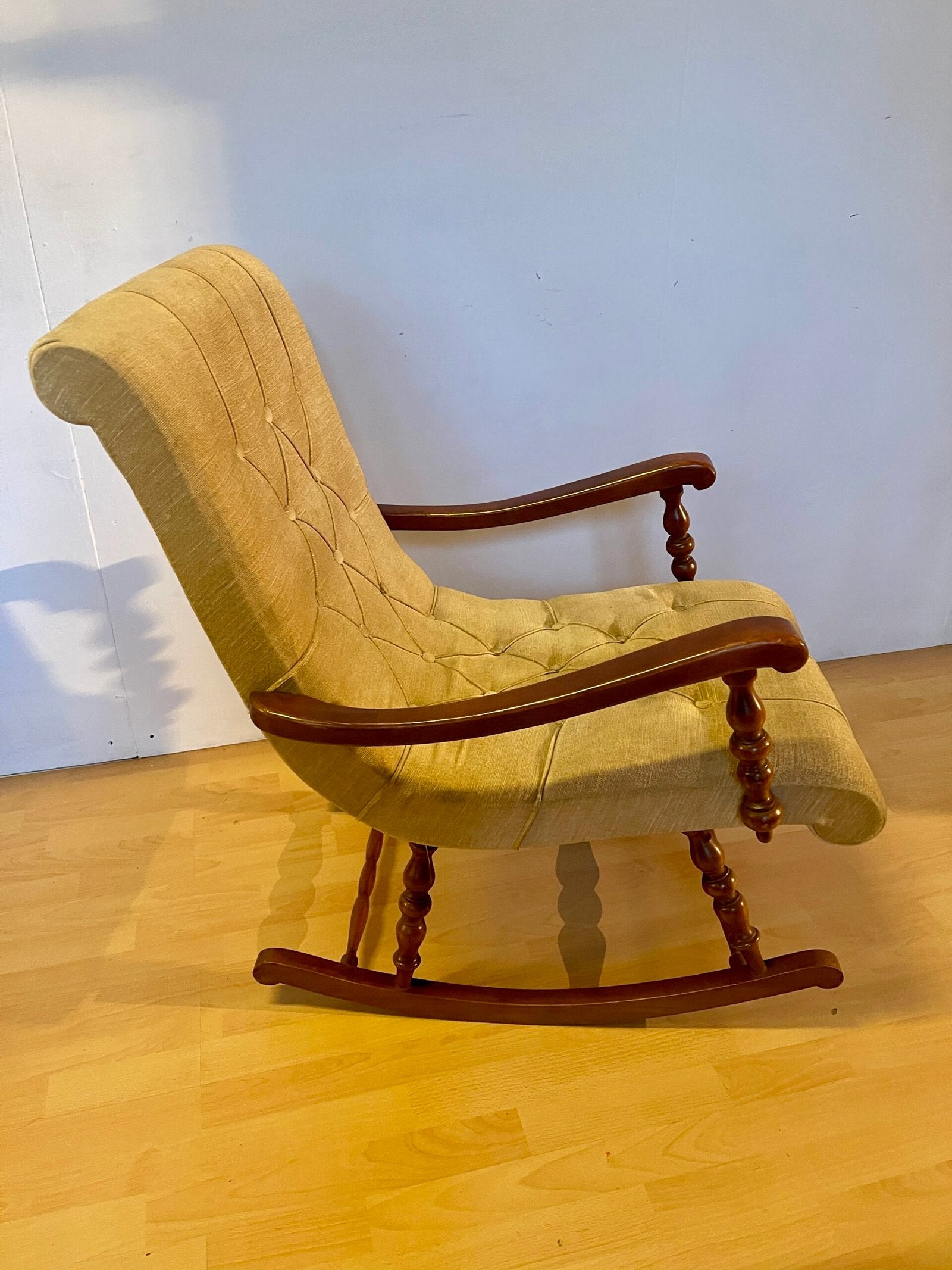 Confortevole sedia a dondolo vintage