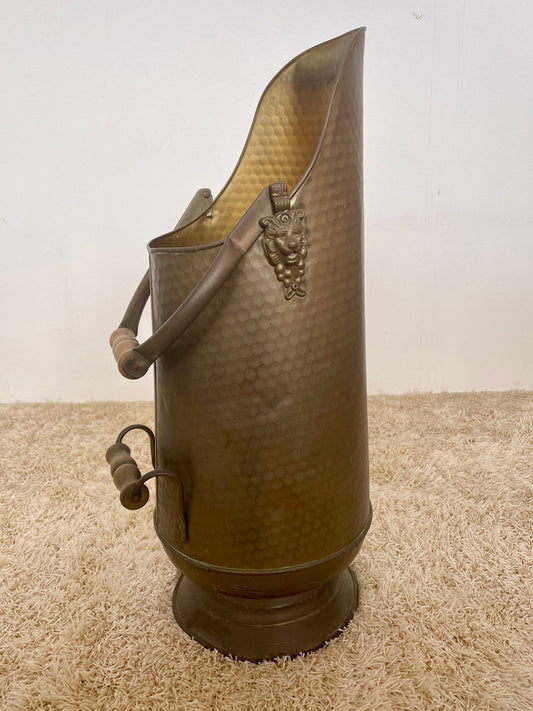 Antico secchio porta carbone in rame martellato con manico in legno – stile vintage