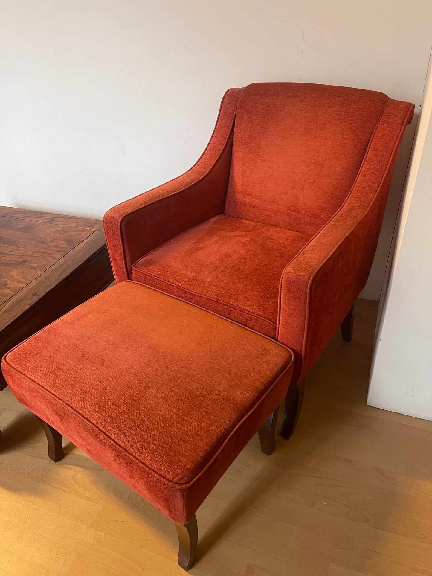 Coppia di poltrone e pouf in velluto