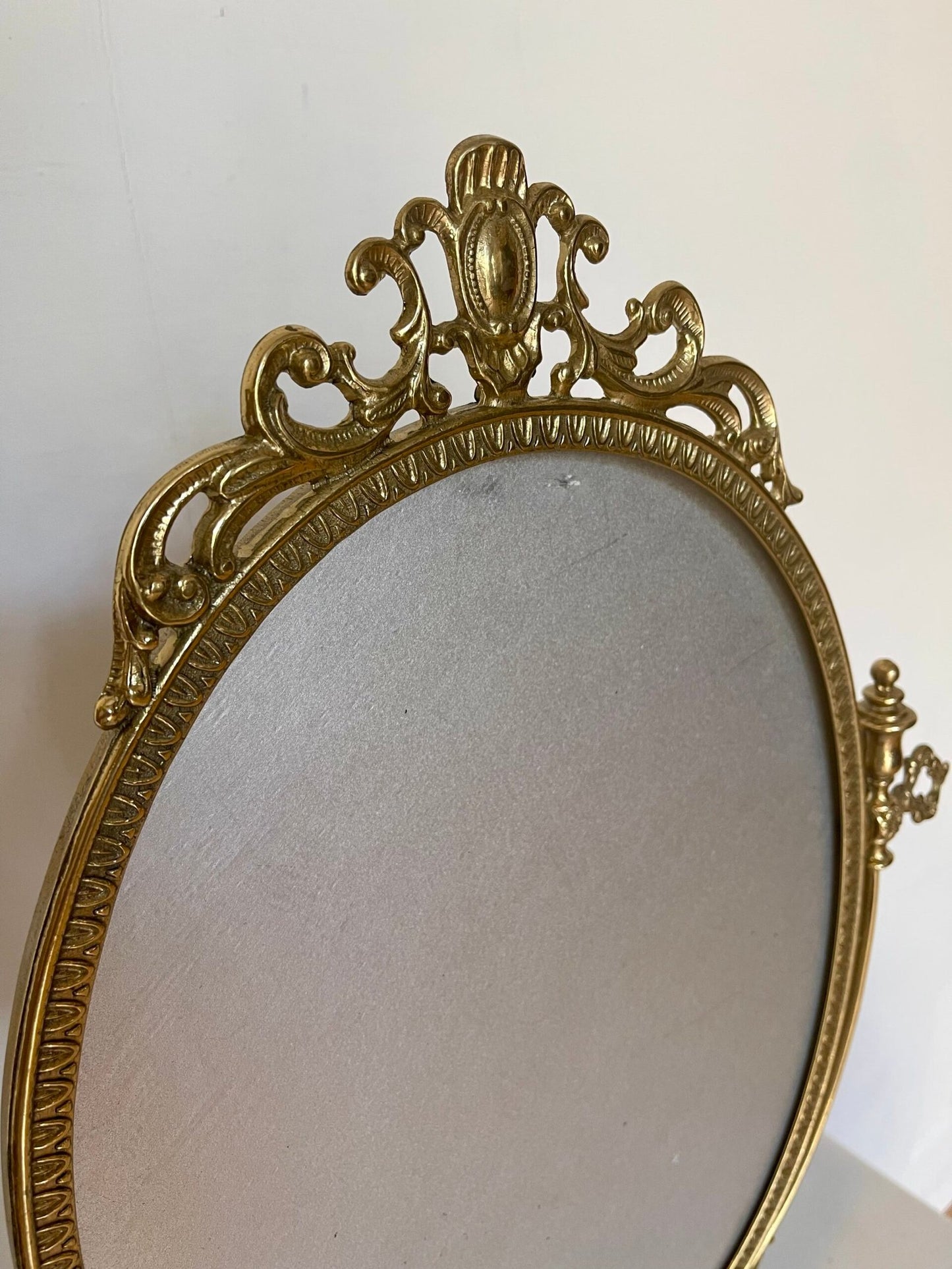 Specchio da toeletta in ottone dorato