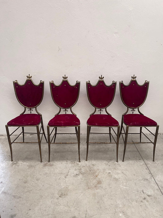 Set di 4 sedie in stile gotico con seduta in velluto rosso