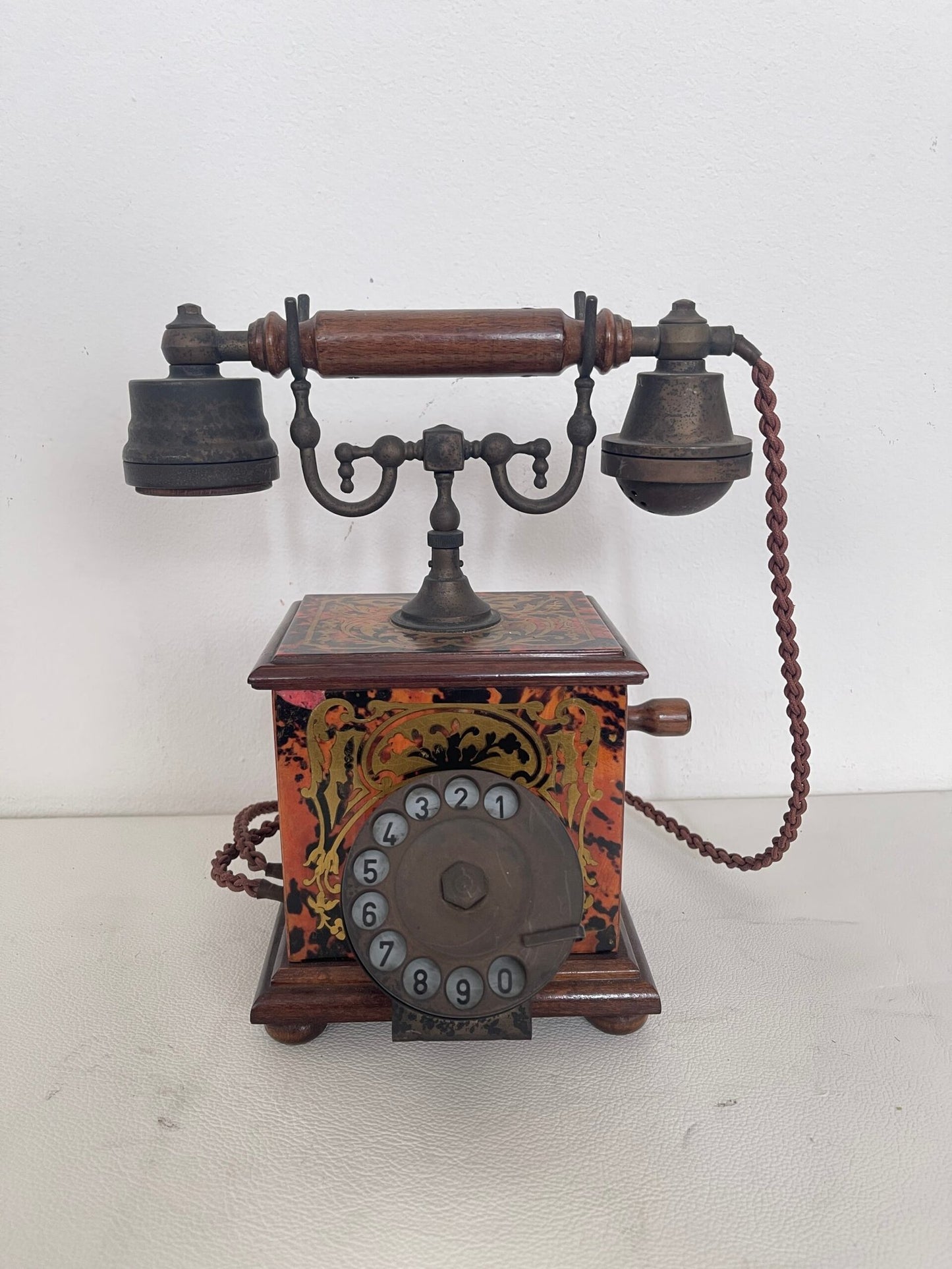 Telefono da Tavolo d’Epoca in Stile Boulle – Legno e Ottone