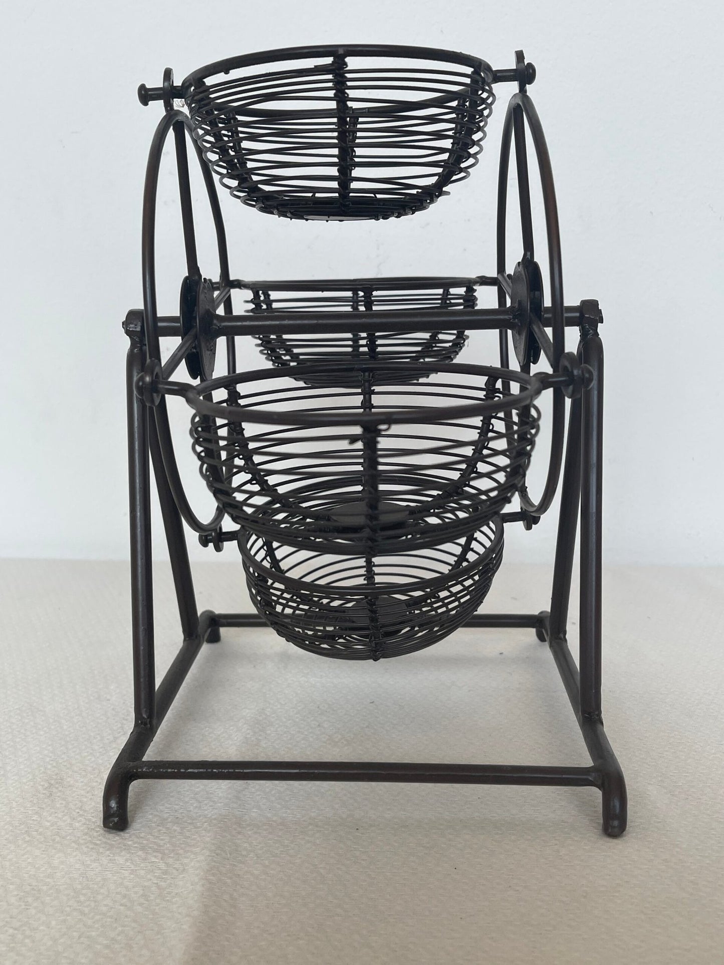 Giostra Portaoggetti in Filo di Ferro – Modello Ruota Panoramica