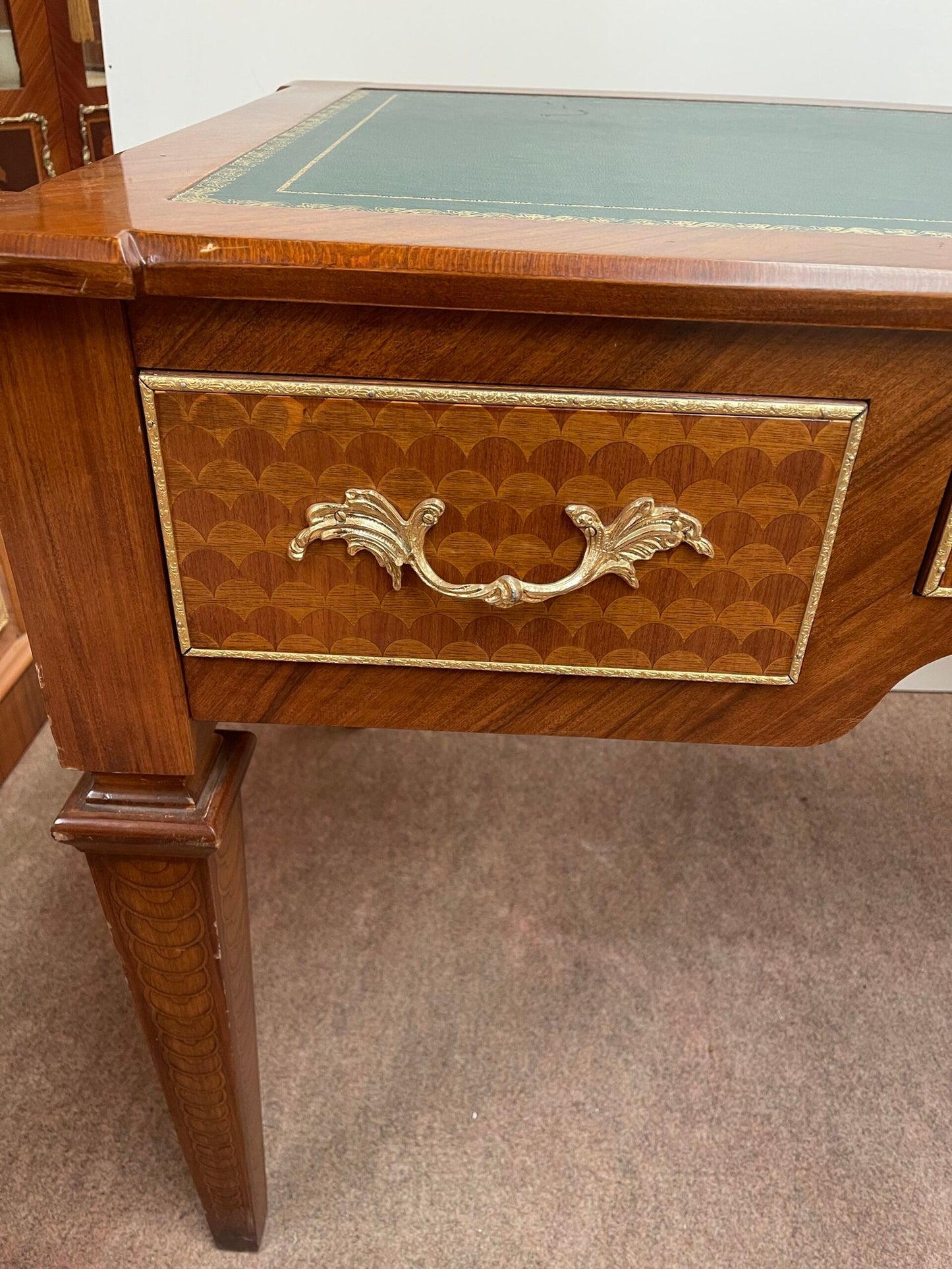 Scrivania da Studio Classica in Legno Intarsiato e Pelle