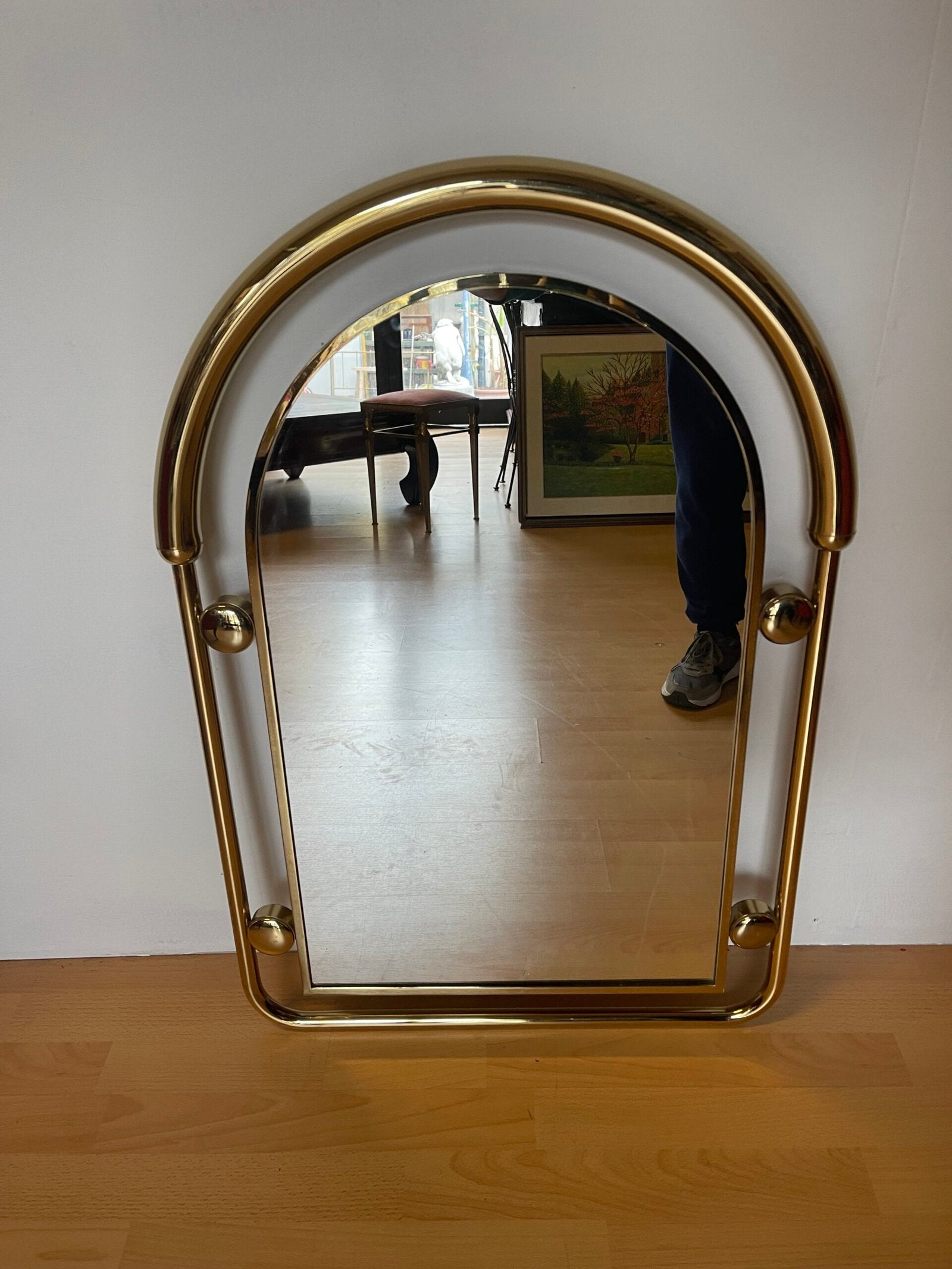 Specchio da Parete Ovale con Cornice Dorata e Bianca – Stile Mid-Century Modern