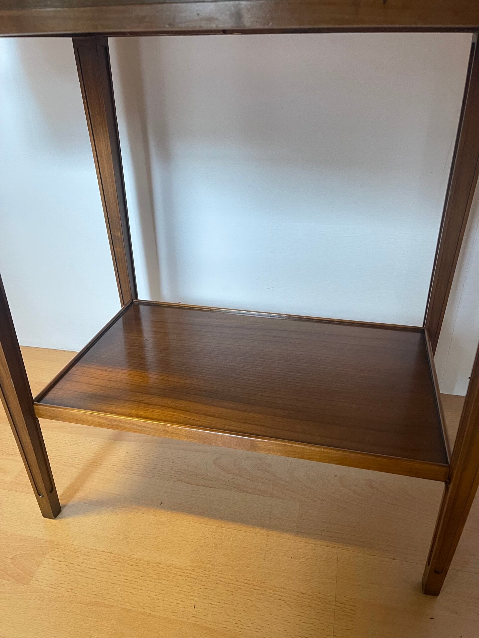 Tavolino Vintage in Legno – Con Cassetto e Ripiano