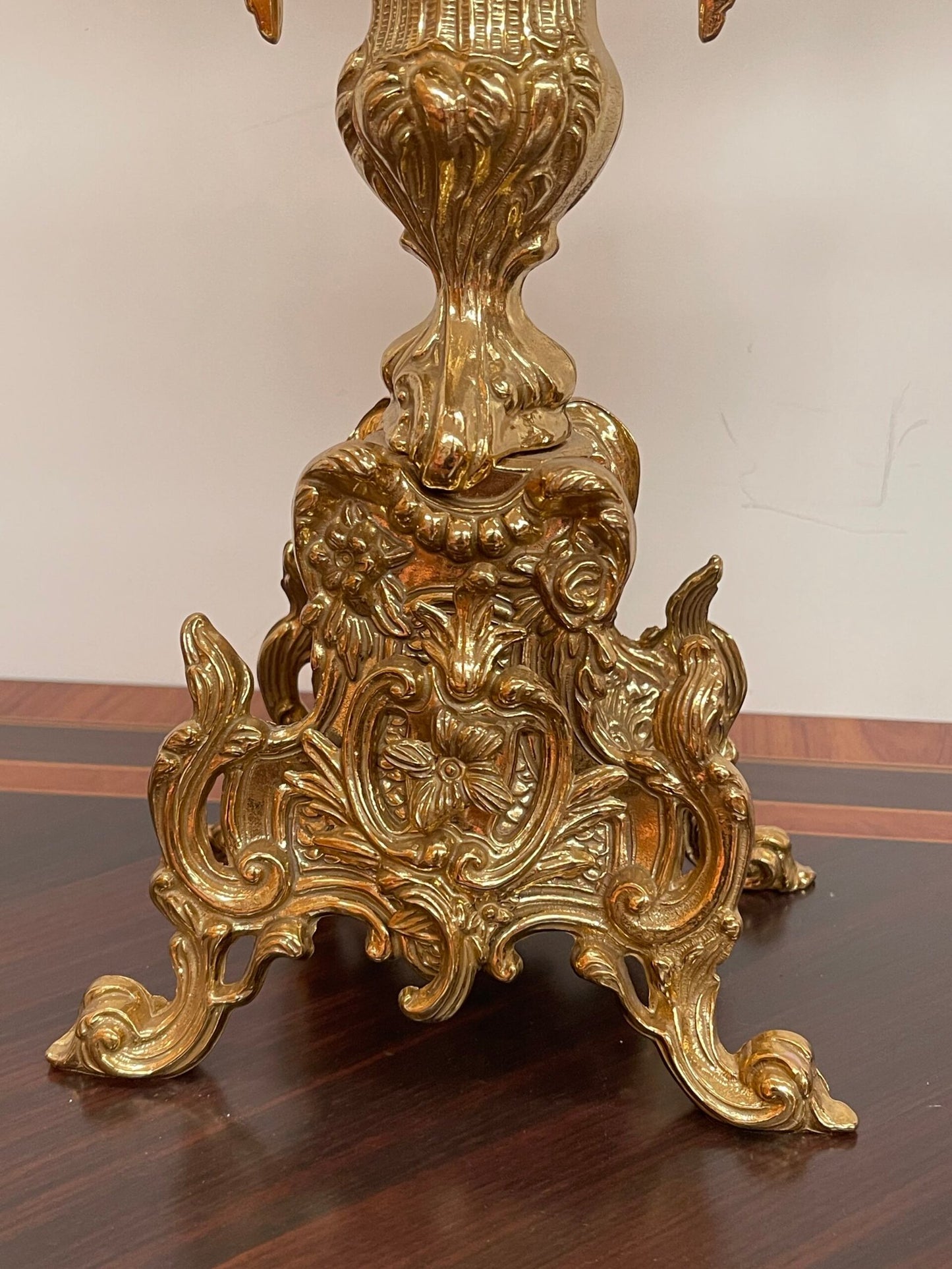Coppia di Candelabri Antichi in Bronzo Dorato - Stile Rococò, XX Secolo