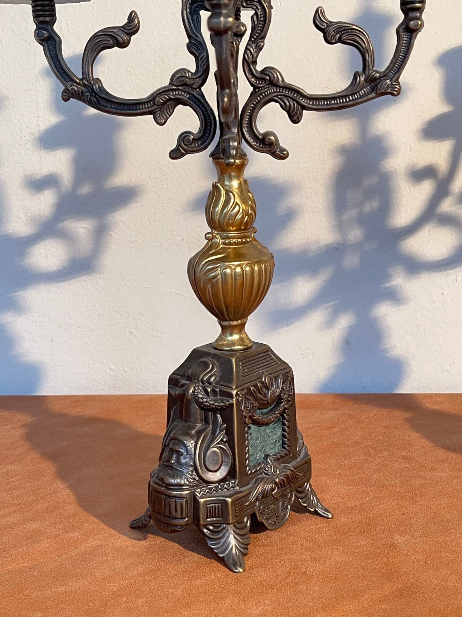 «Le Fiamme del Tempo - Candelabri Francesi d'Epoca»