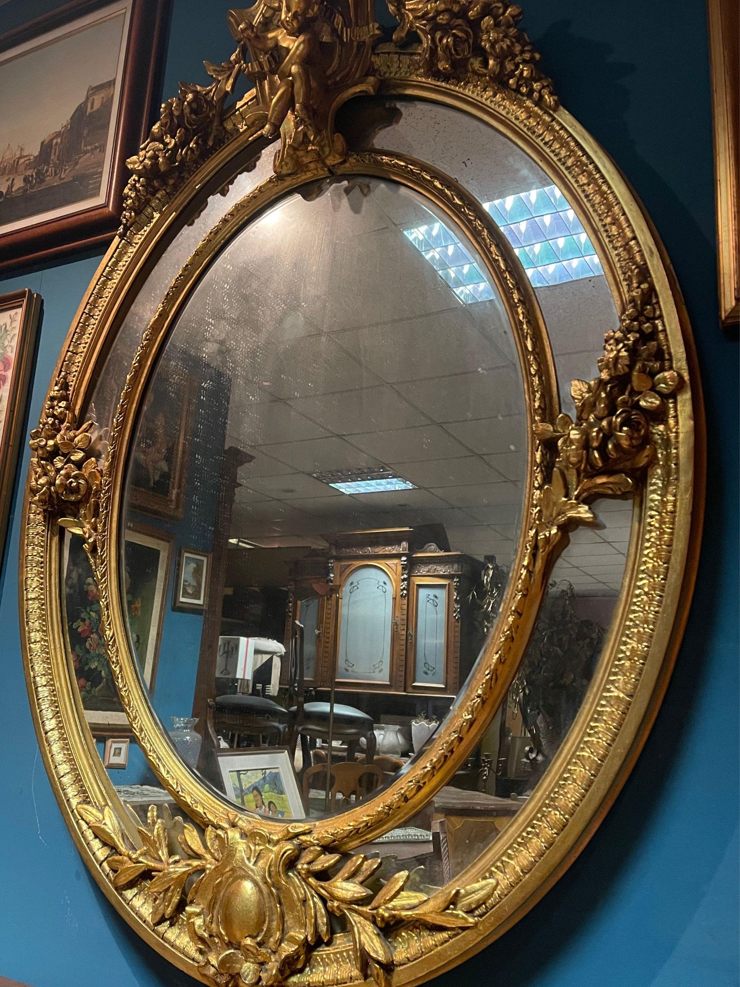 Antica specchiera dorata francese in foglia di oro del 800