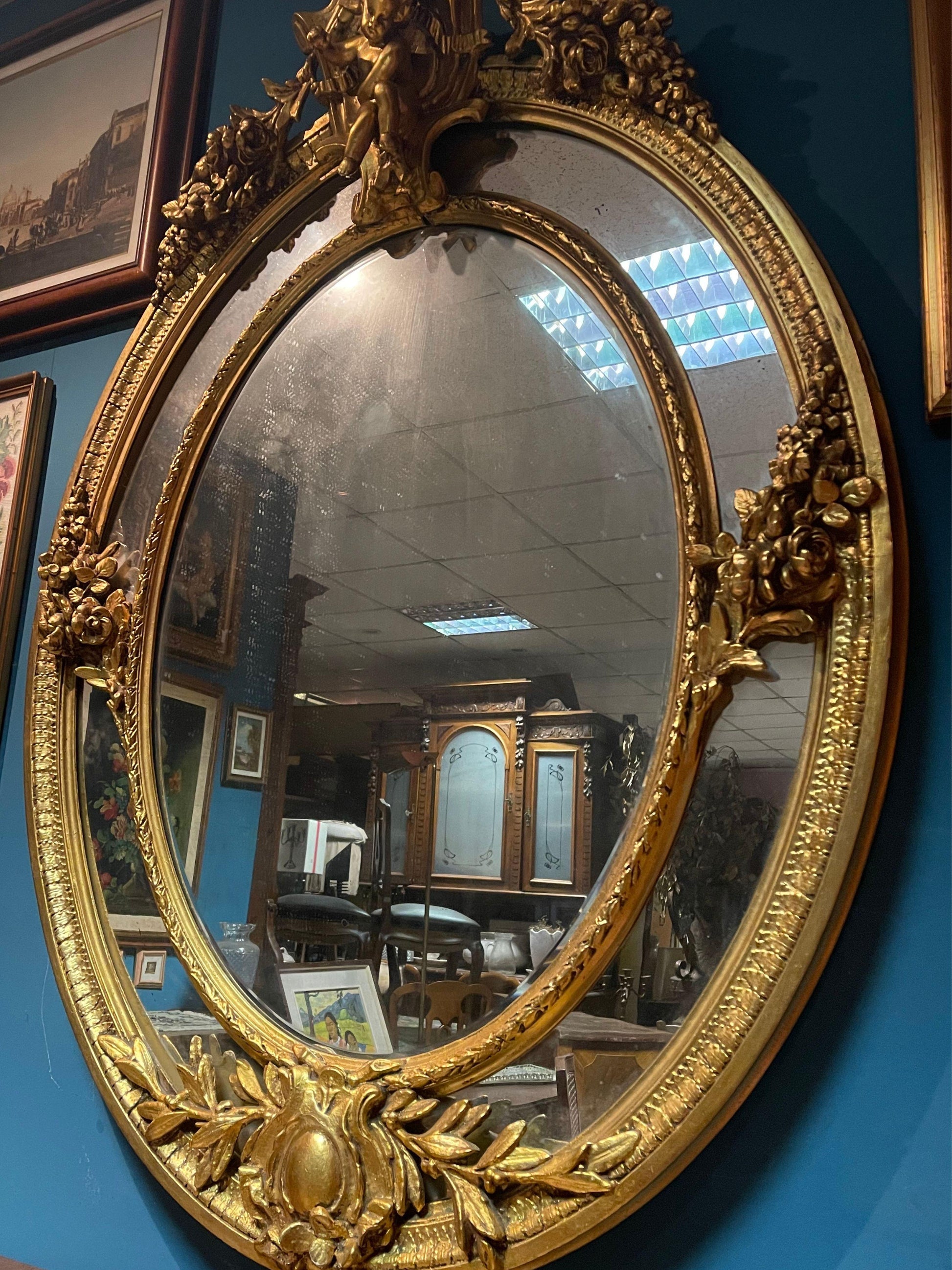 Antica specchiera dorata francese in foglia di oro del 800