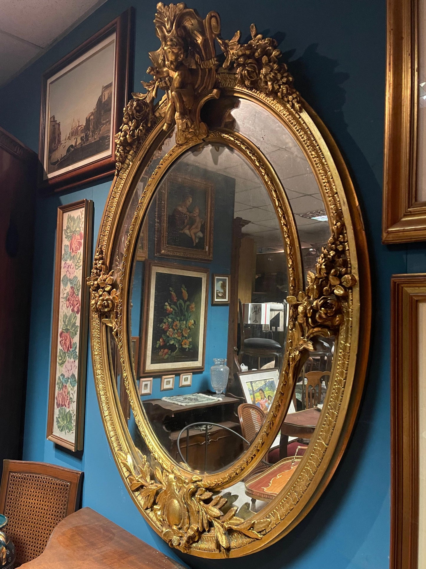 Antica specchiera dorata francese in foglia di oro del 800