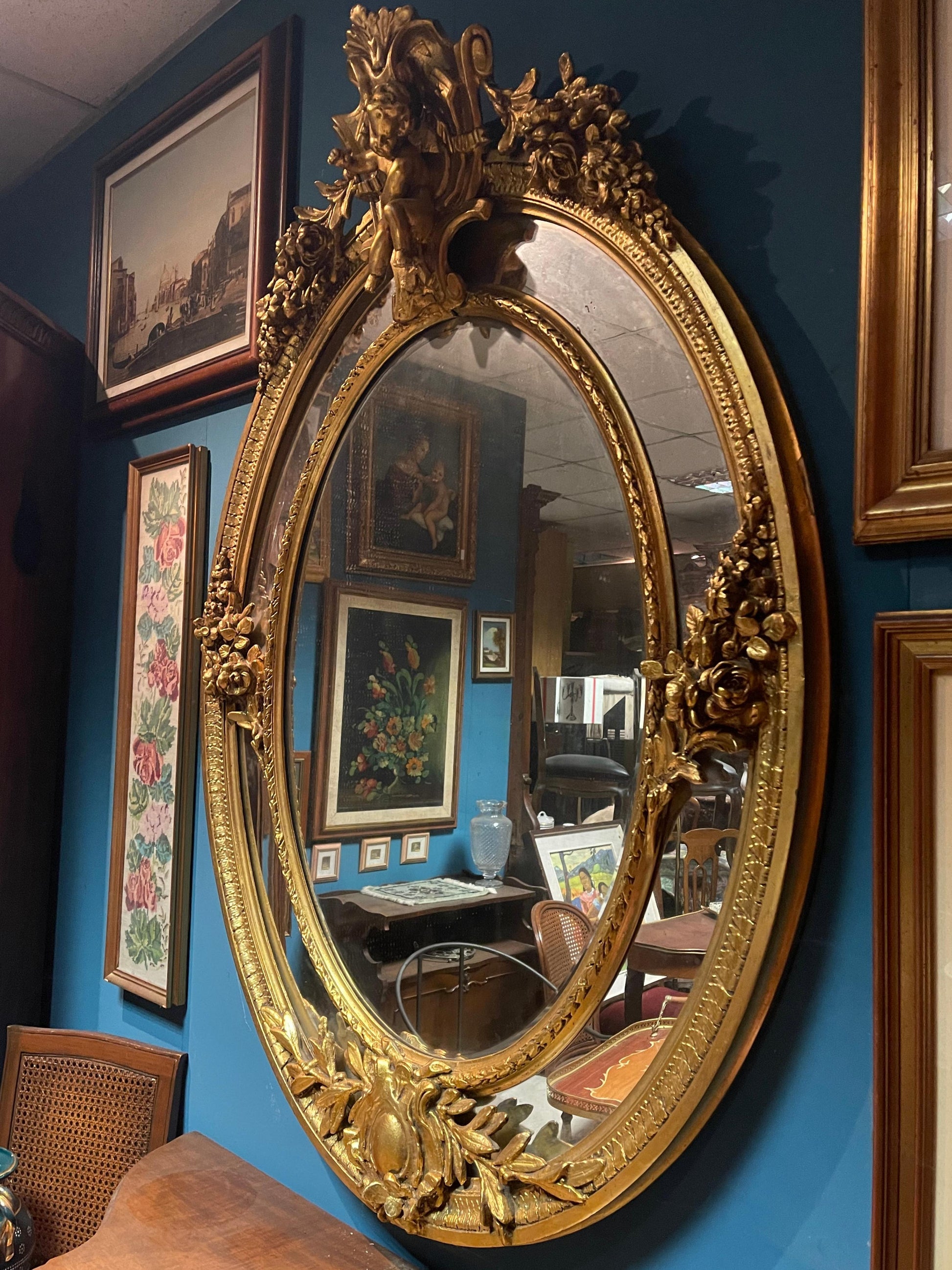 Antica specchiera dorata francese in foglia di oro del 800