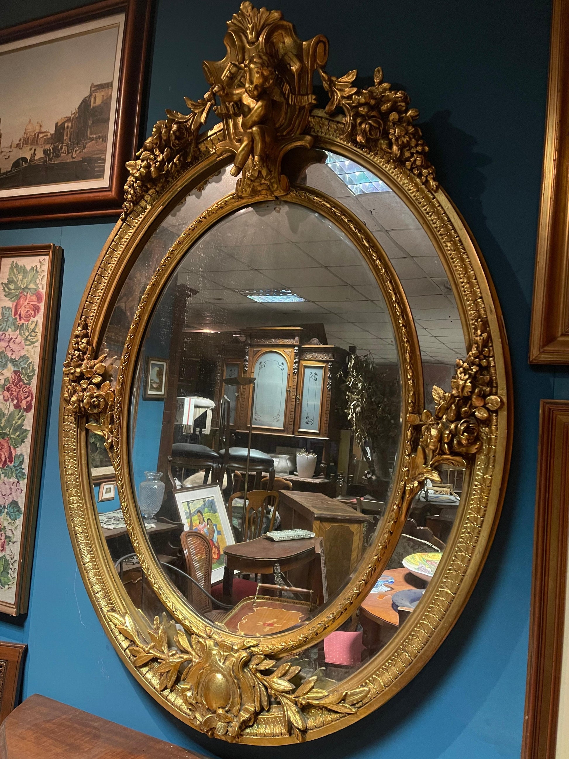 Antica specchiera dorata francese in foglia di oro del 800