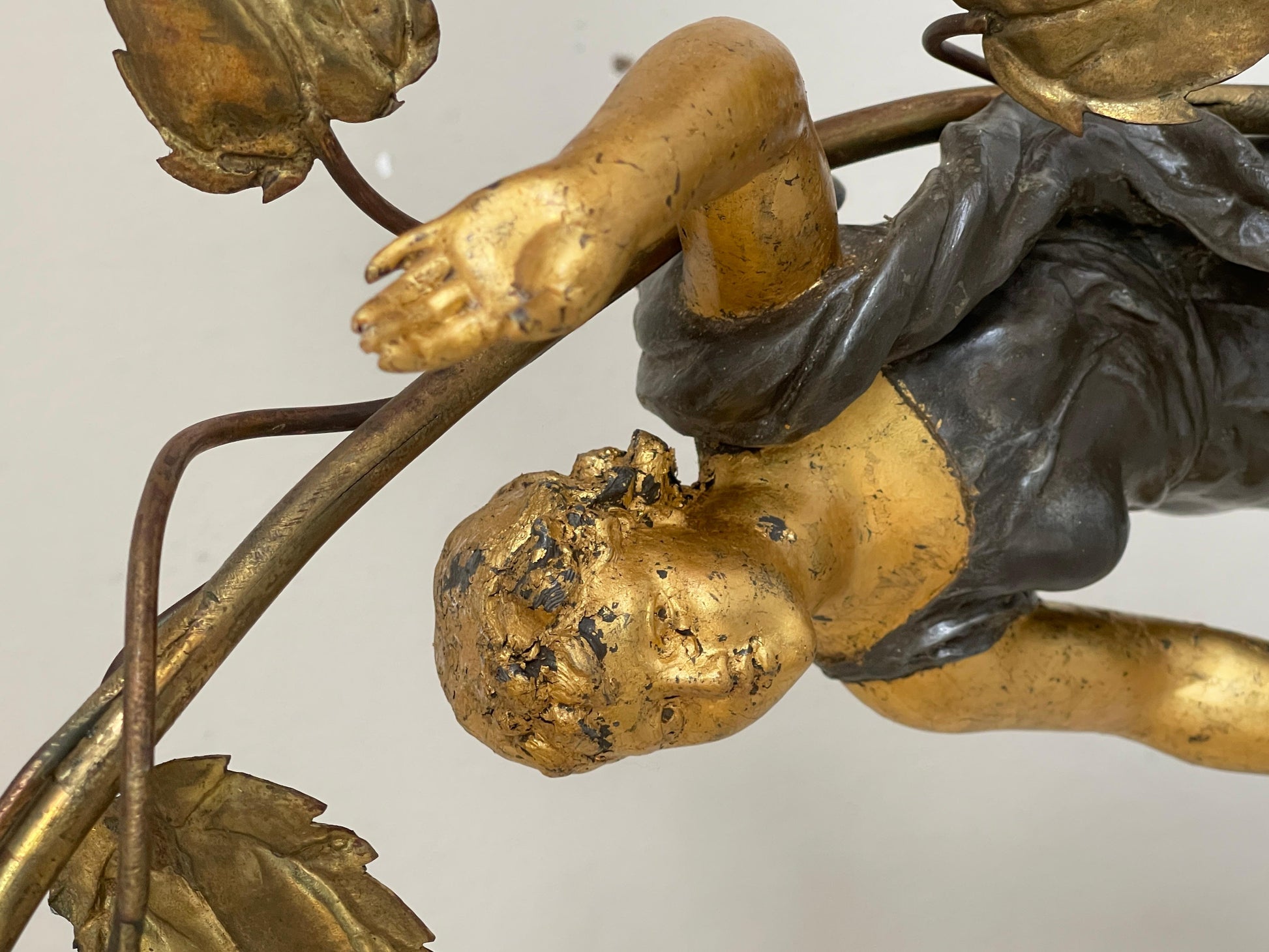 Bellisima lampada da tavolo raffigurante una donna con fiori anni '40 italian