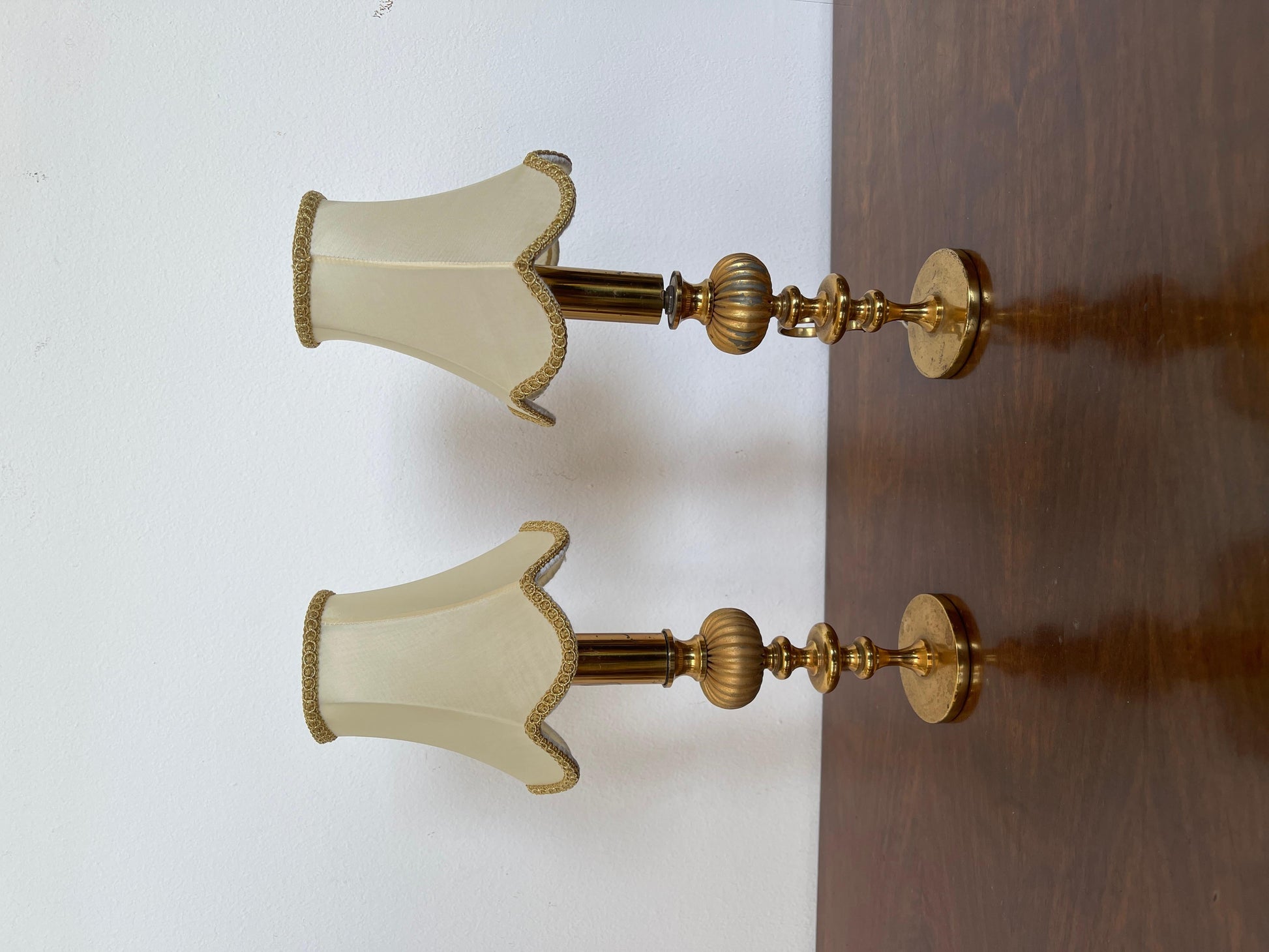 Coppia di lampade da comodino italiane vintage anni '80 in ottone e metallo