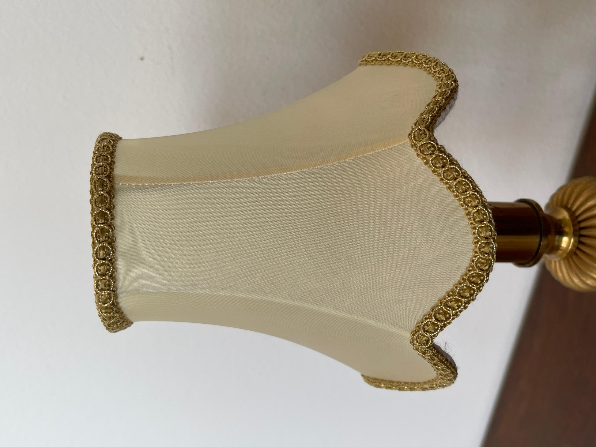Coppia di lampade da comodino italiane vintage anni '80 in ottone e metallo