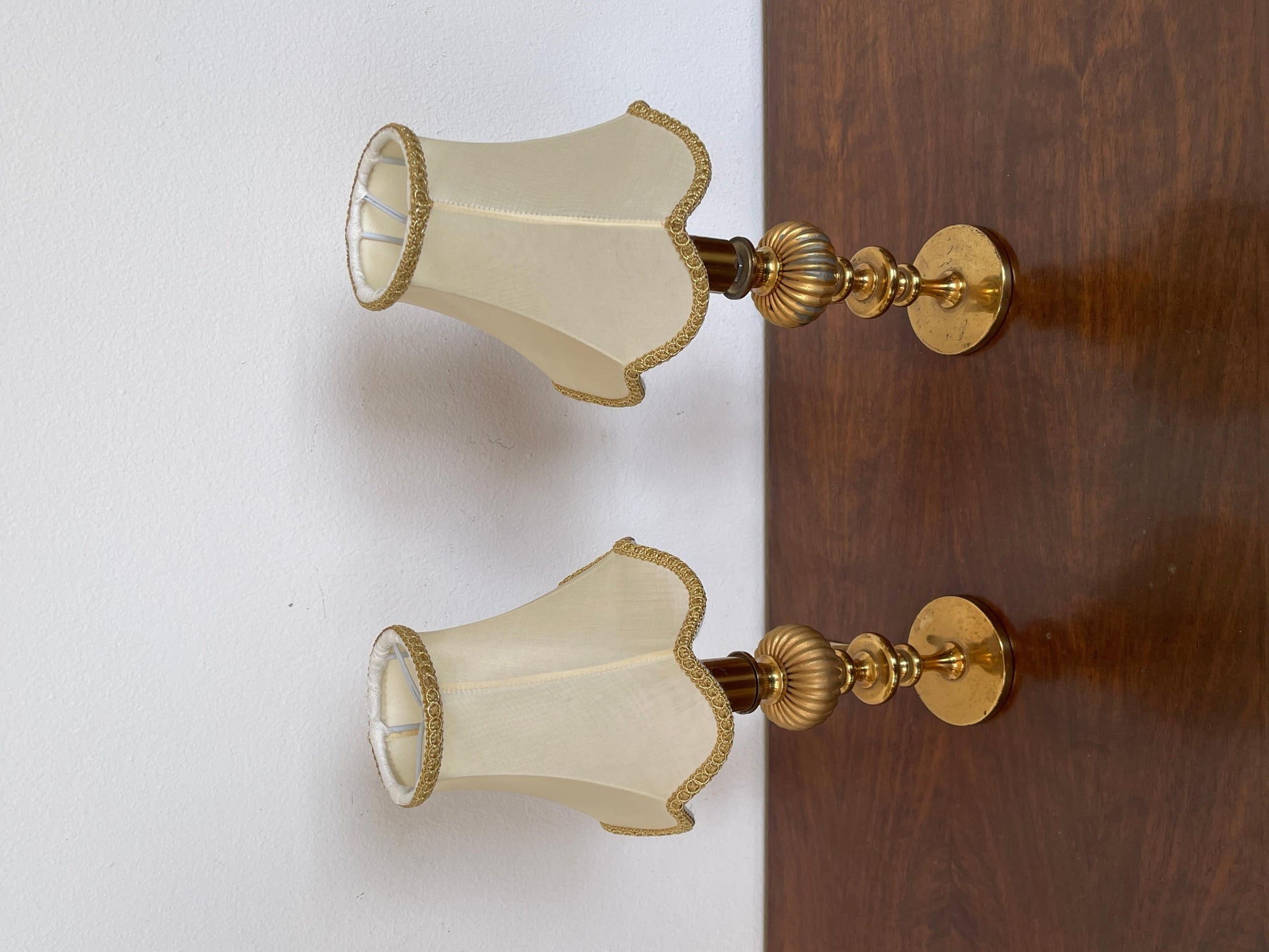 Coppia di lampade da comodino italiane vintage anni '80 in ottone e metallo