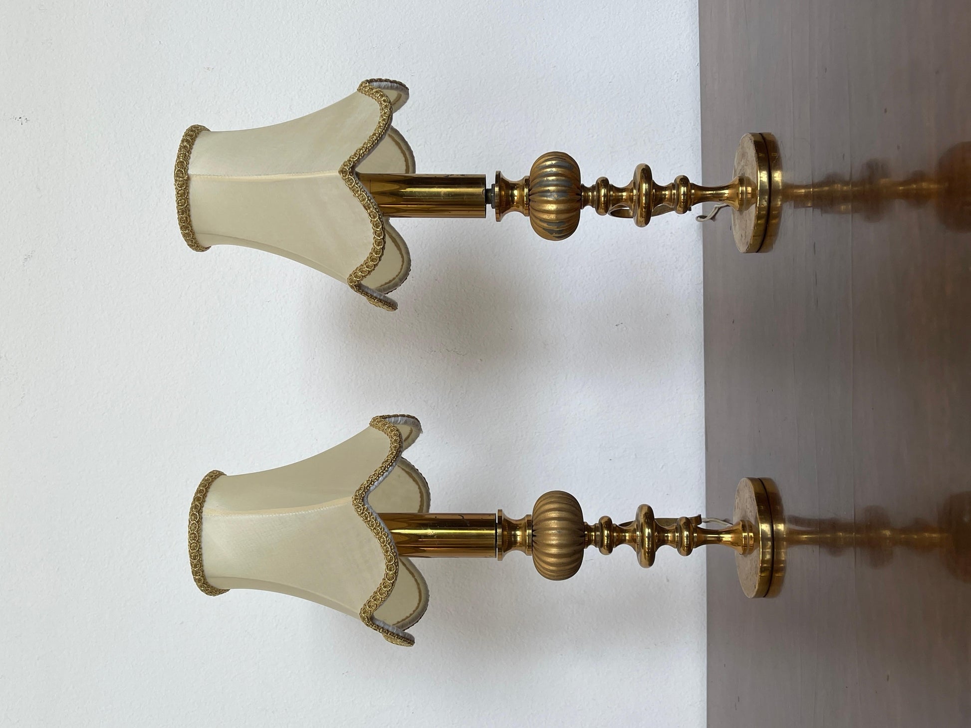 Coppia di lampade da comodino italiane vintage anni '80 in ottone e metallo