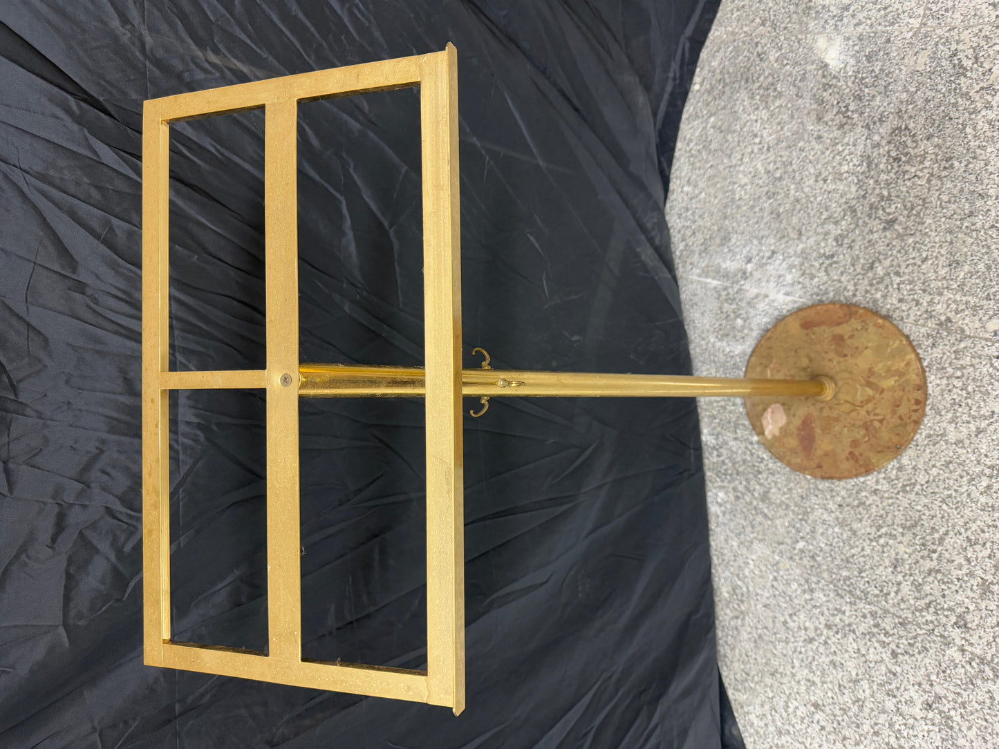 Leggio altare in ottone con base in marmo italiano vintage anni '90