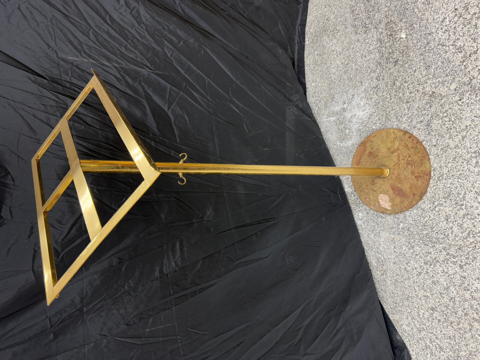 Leggio altare in ottone con base in marmo italiano vintage anni '90