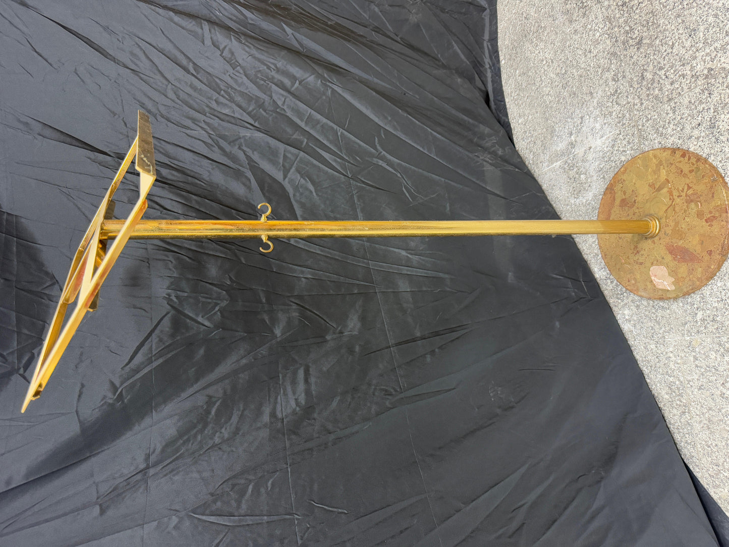 Leggio altare in ottone con base in marmo italiano vintage anni '90