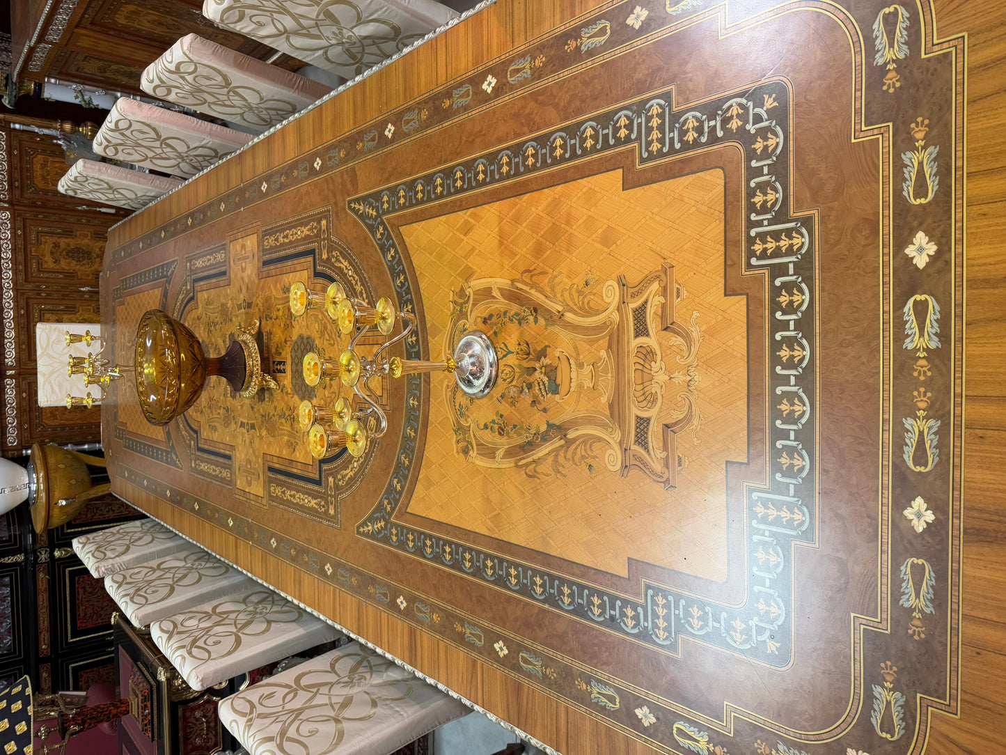 Grande tavolo de pranzo italiano stile imperio più 12 sedie anni '60