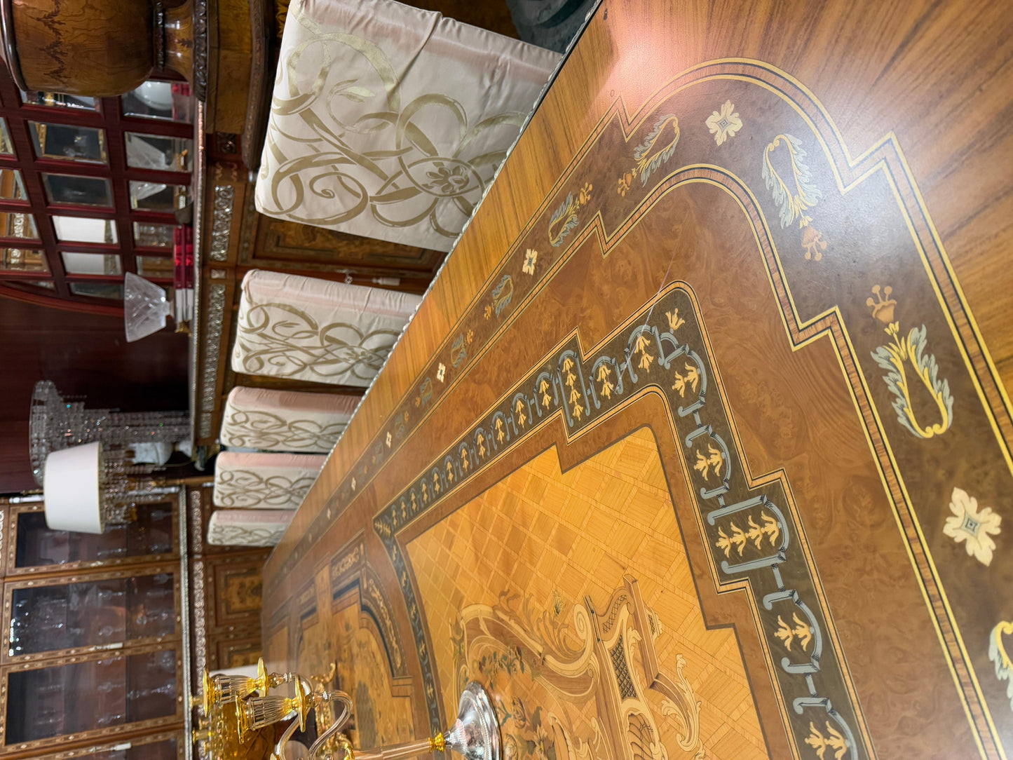 Grande tavolo de pranzo italiano stile imperio più 12 sedie anni '60