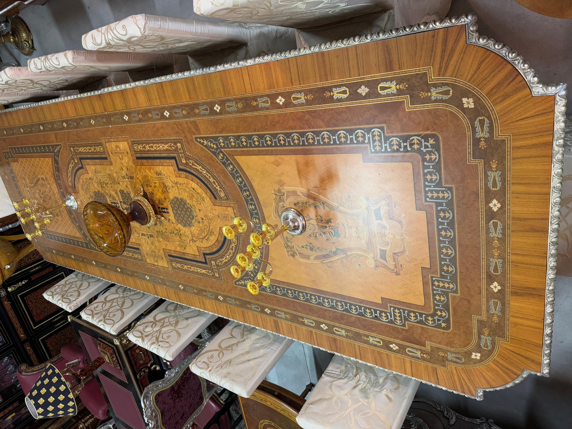 Grande tavolo de pranzo italiano stile imperio più 12 sedie anni '60