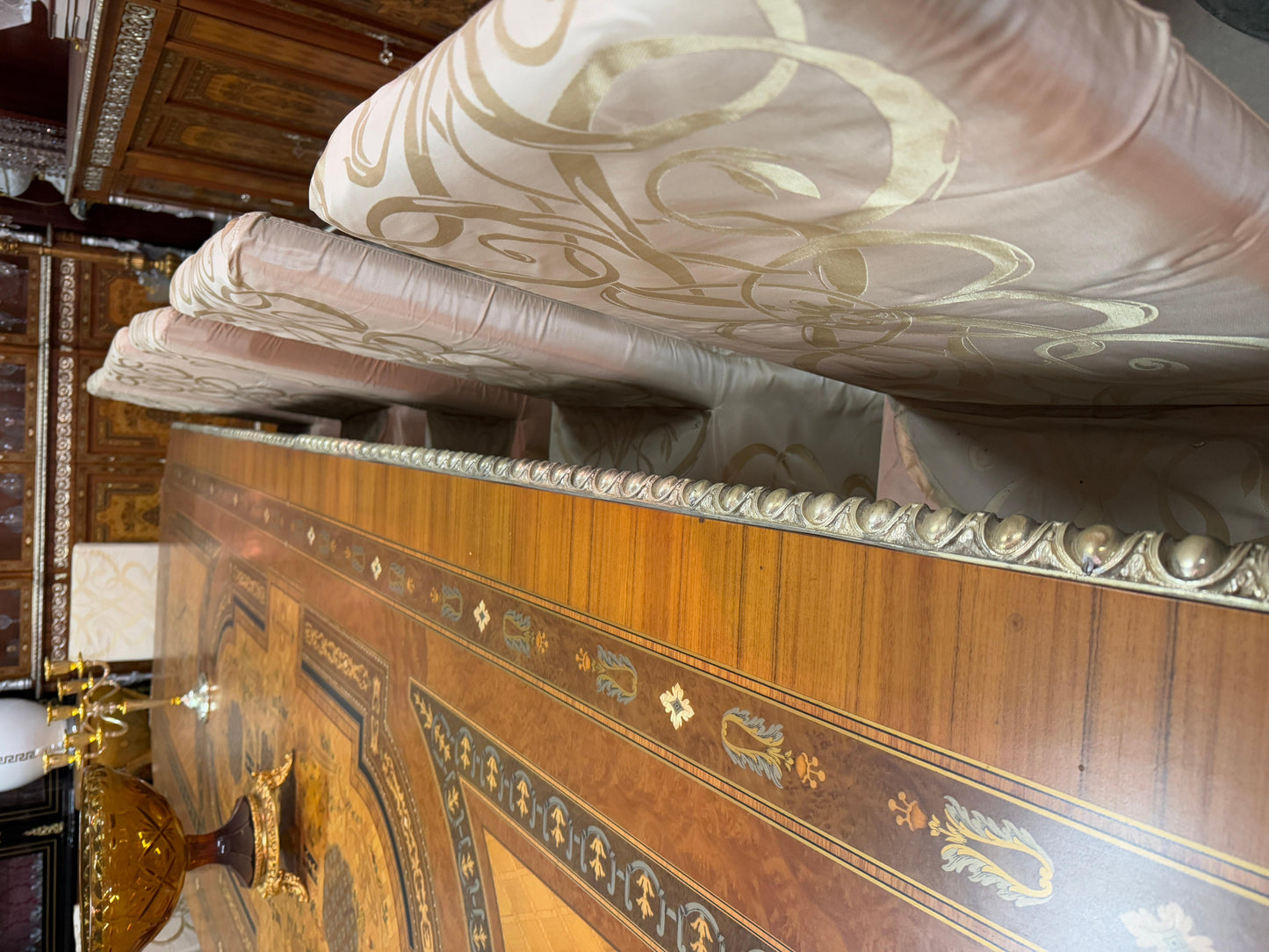 Grande tavolo de pranzo italiano stile imperio più 12 sedie anni '60