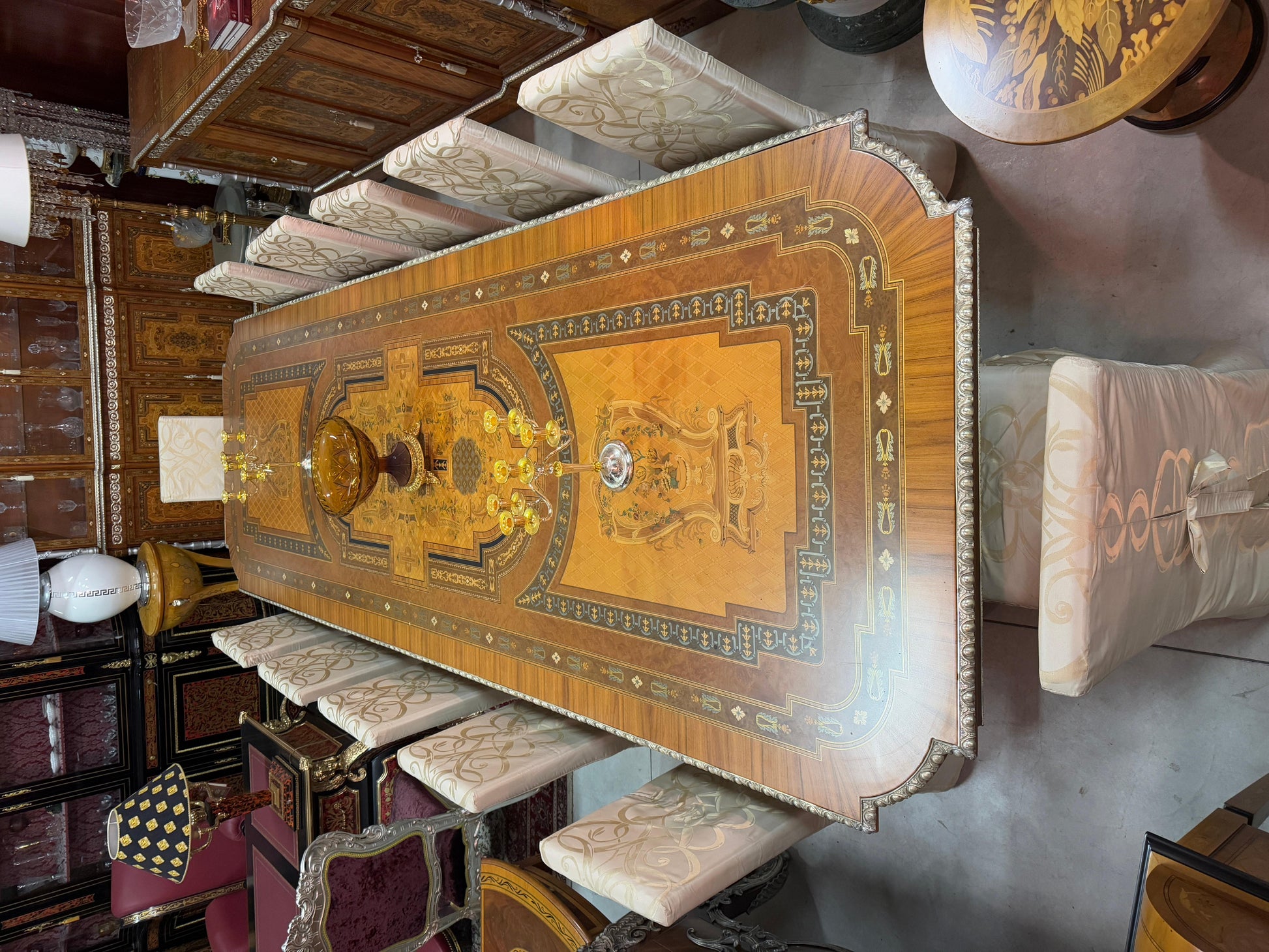 Grande tavolo de pranzo italiano stile imperio più 12 sedie anni '60