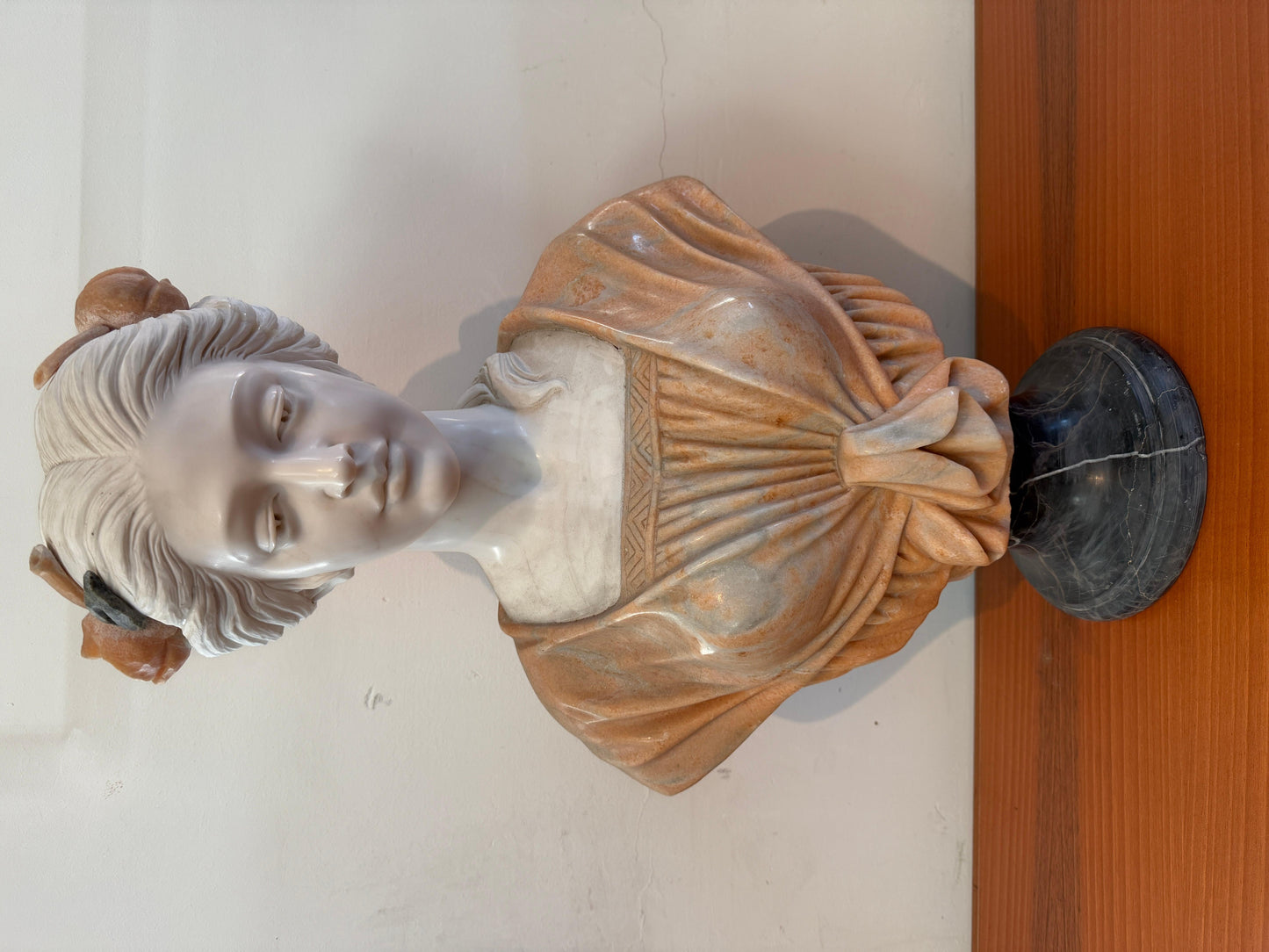 Busto in marmo deluxe raffigurante una dama bianca anni '70