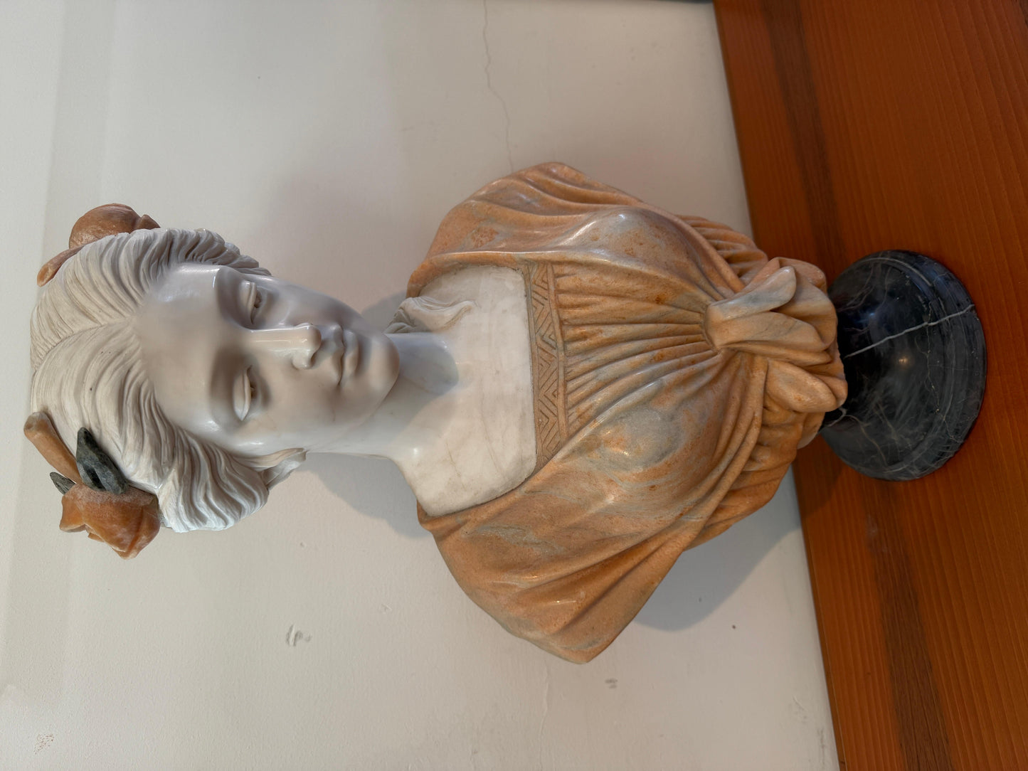 Busto in marmo deluxe raffigurante una dama bianca anni '70