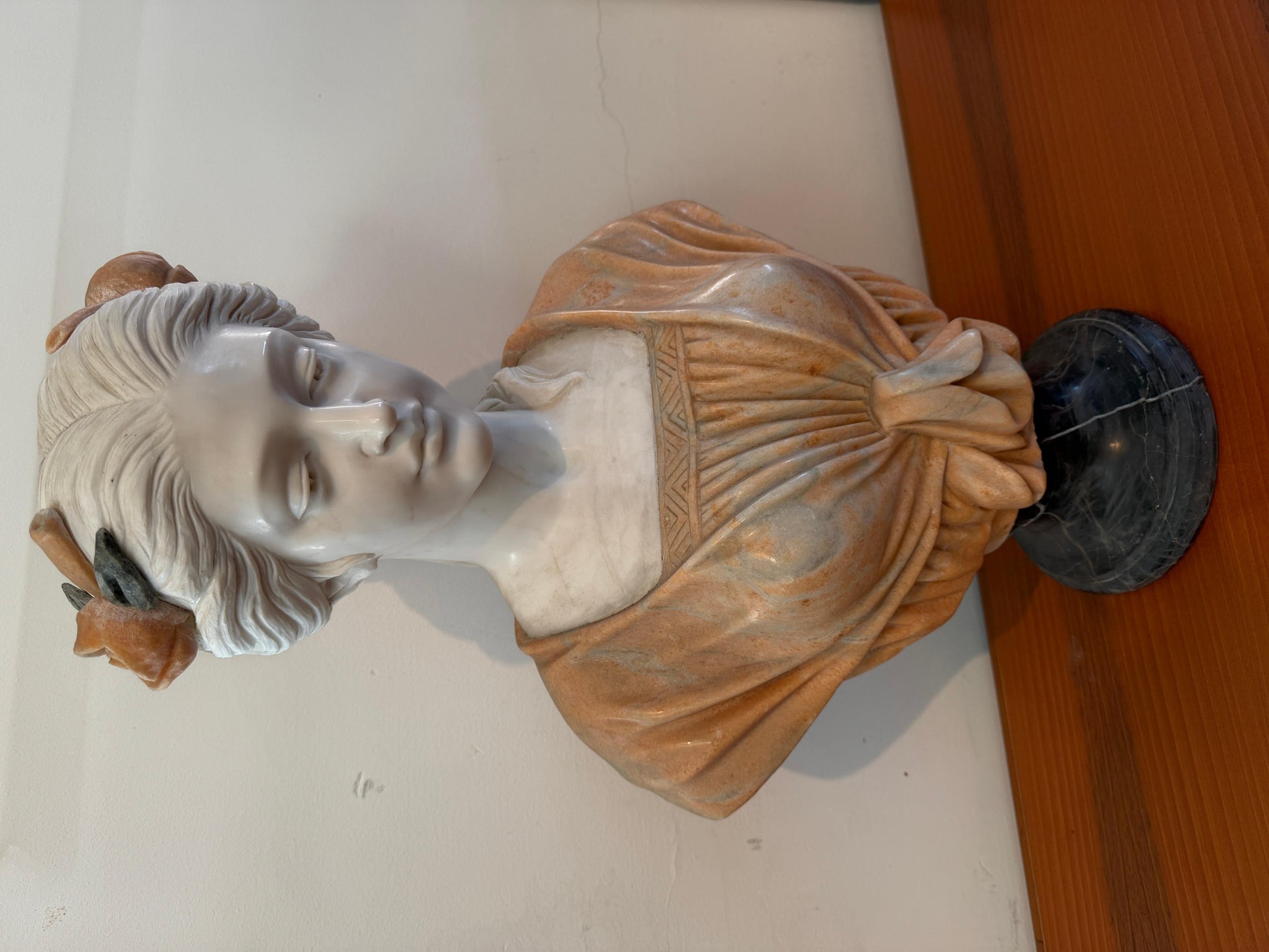 Busto in marmo deluxe raffigurante una dama bianca anni '70