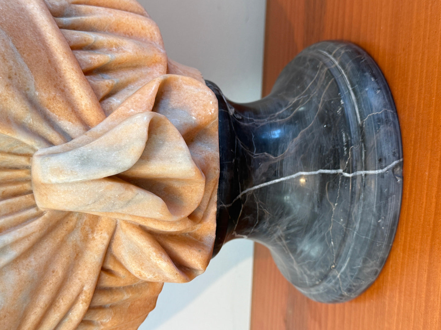 Busto in marmo deluxe raffigurante una dama bianca anni '70