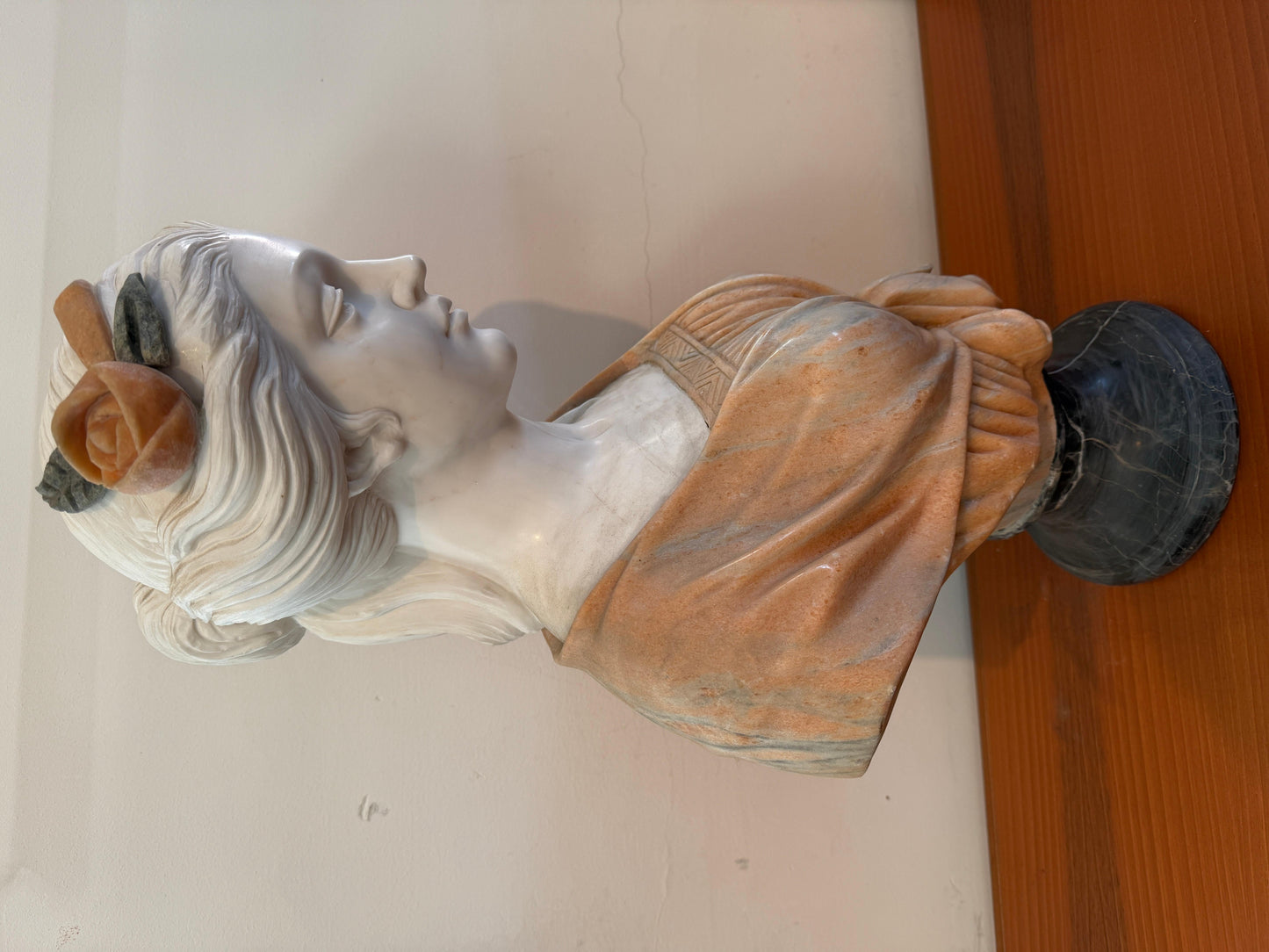 Busto in marmo deluxe raffigurante una dama bianca anni '70