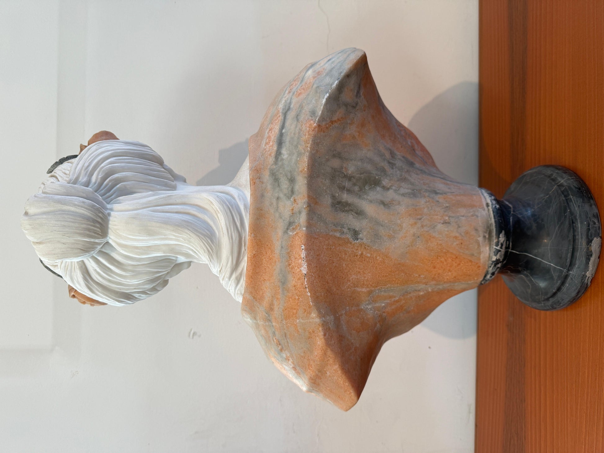 Busto in marmo deluxe raffigurante una dama bianca anni '70