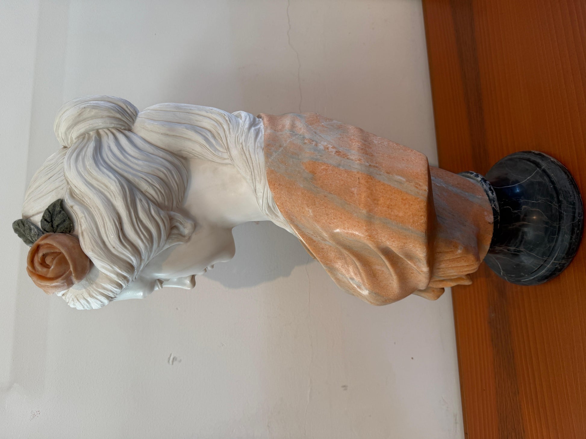 Busto in marmo deluxe raffigurante una dama bianca anni '70