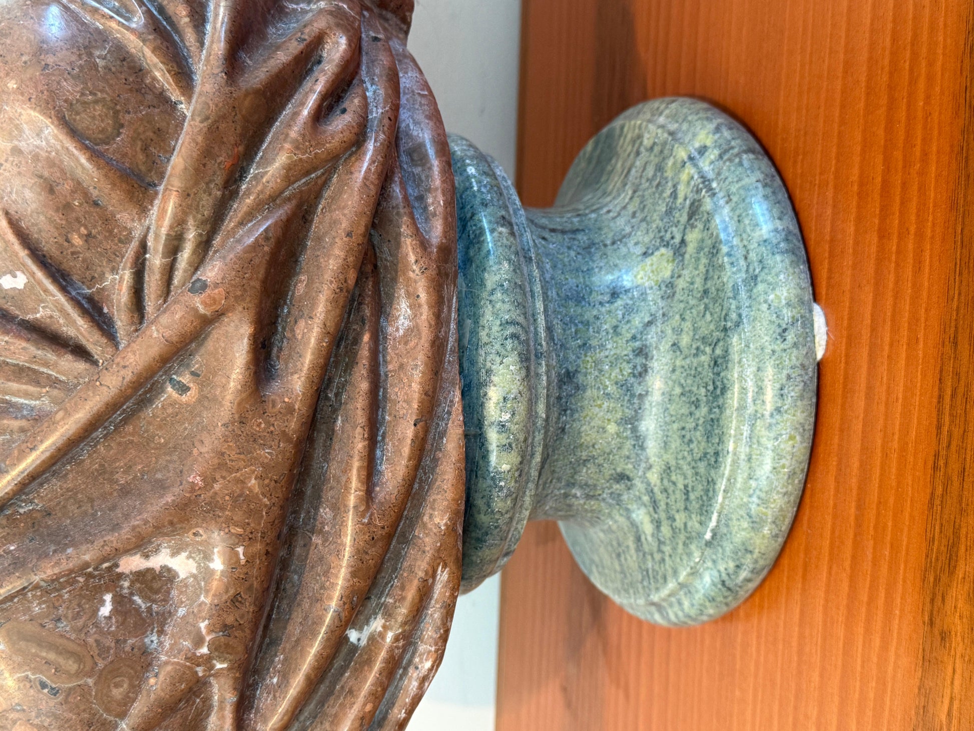 Busto in marmo raffigurante donna religiosa, XX secolo