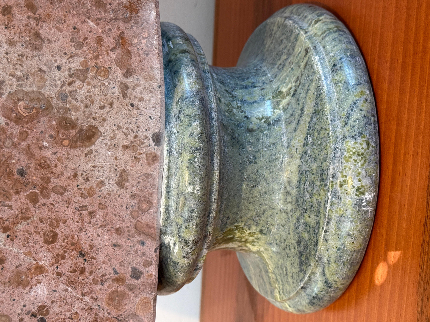 Busto in marmo raffigurante donna religiosa, XX secolo