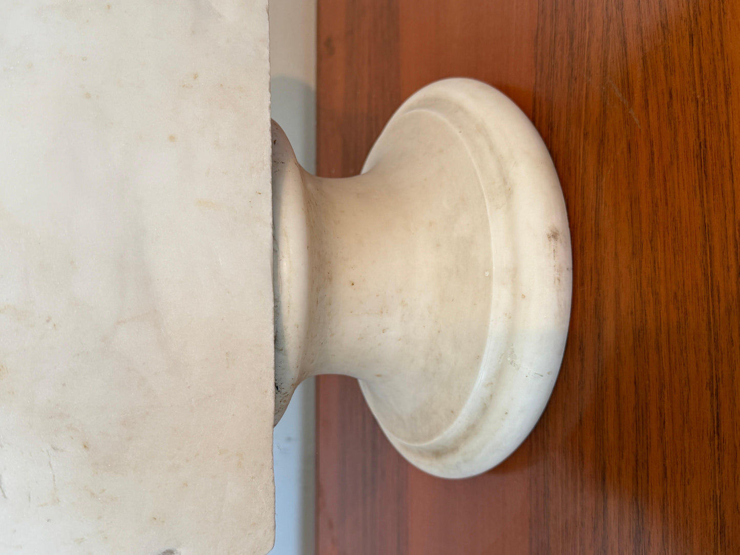 Busto in marmo raffigurante signora italiana XX secolo