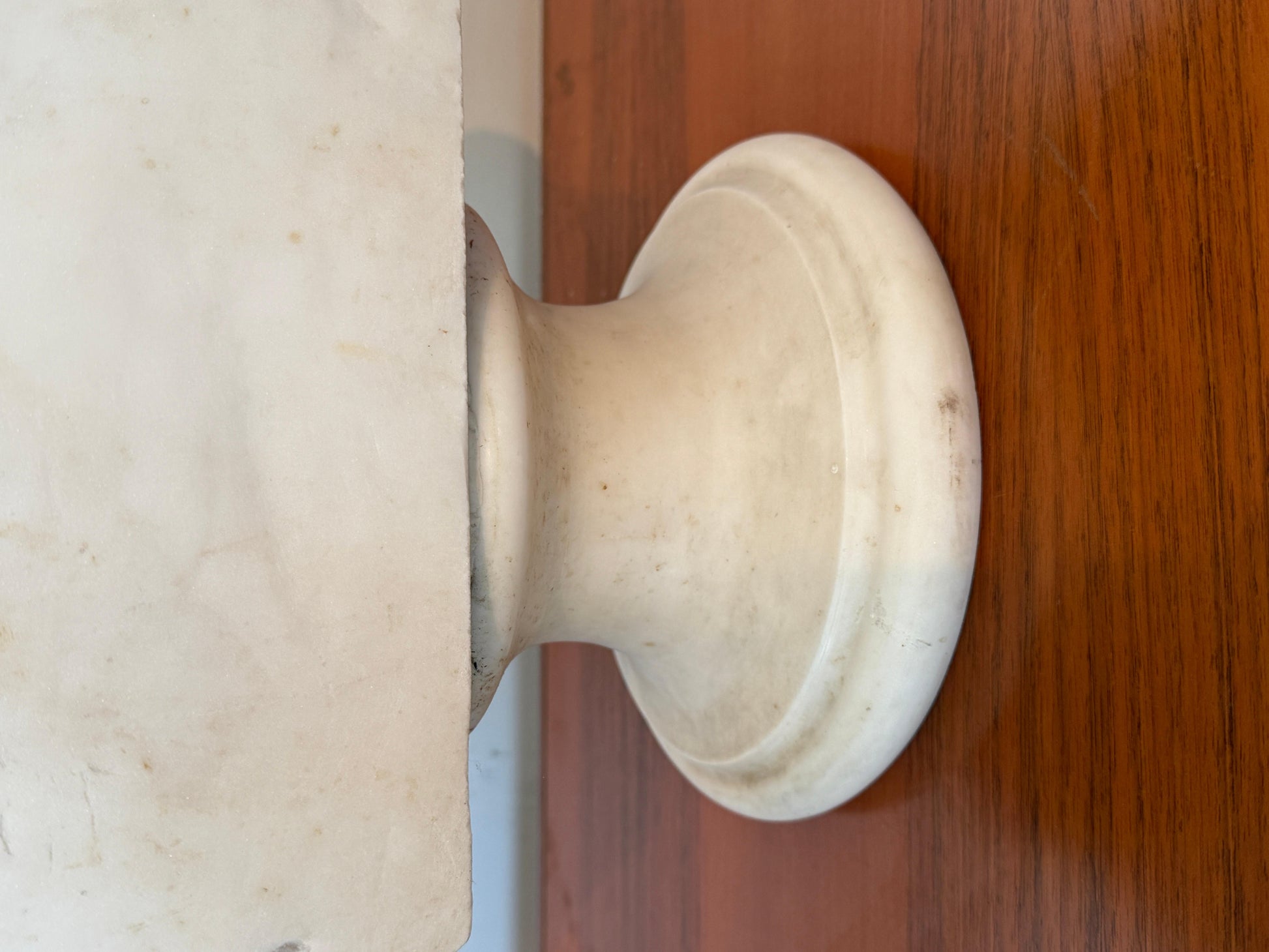 Busto in marmo raffigurante signora italiana XX secolo