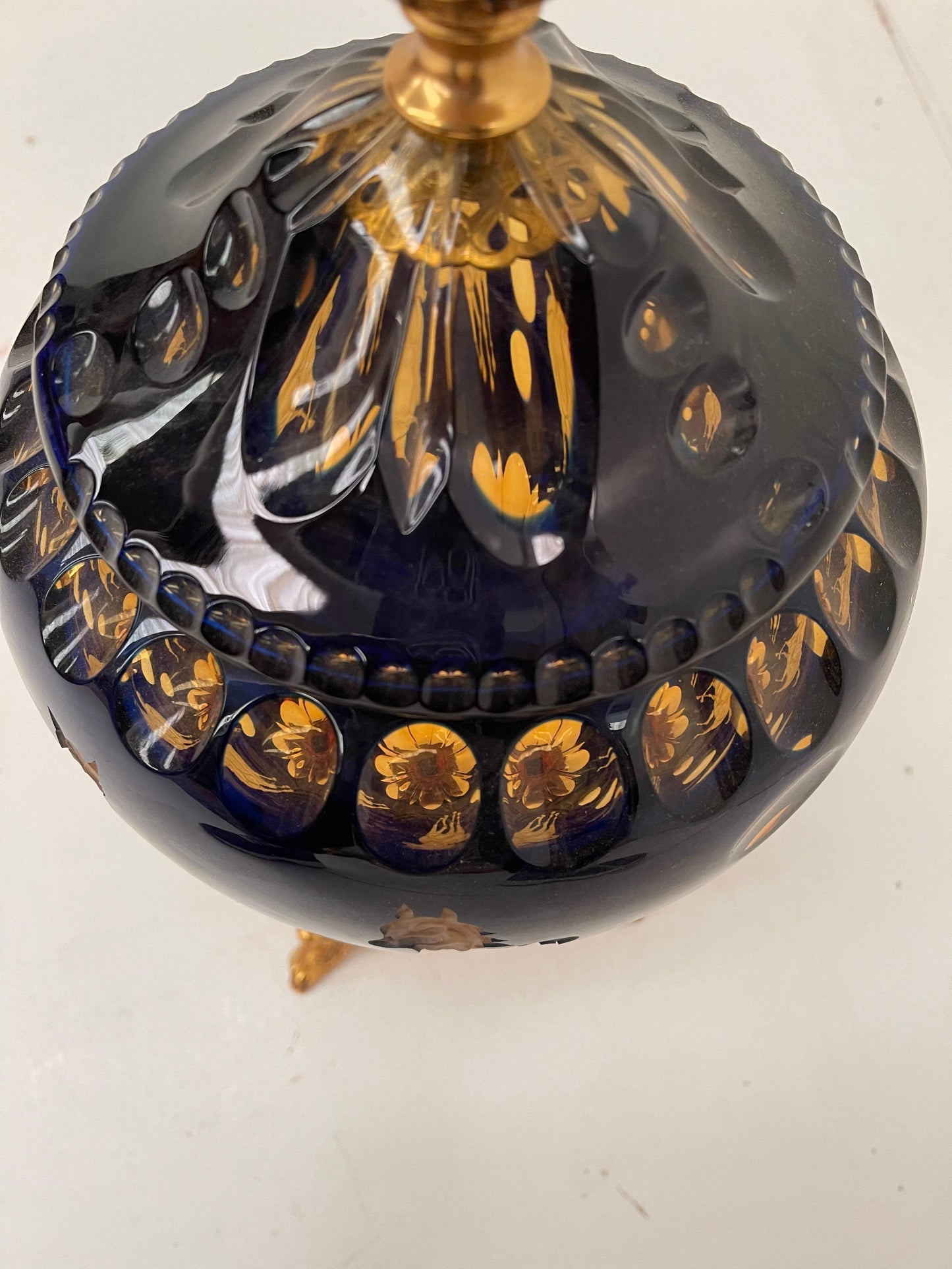 Prezioso Cristallo molato a mano con decorazione in bronzo dorato