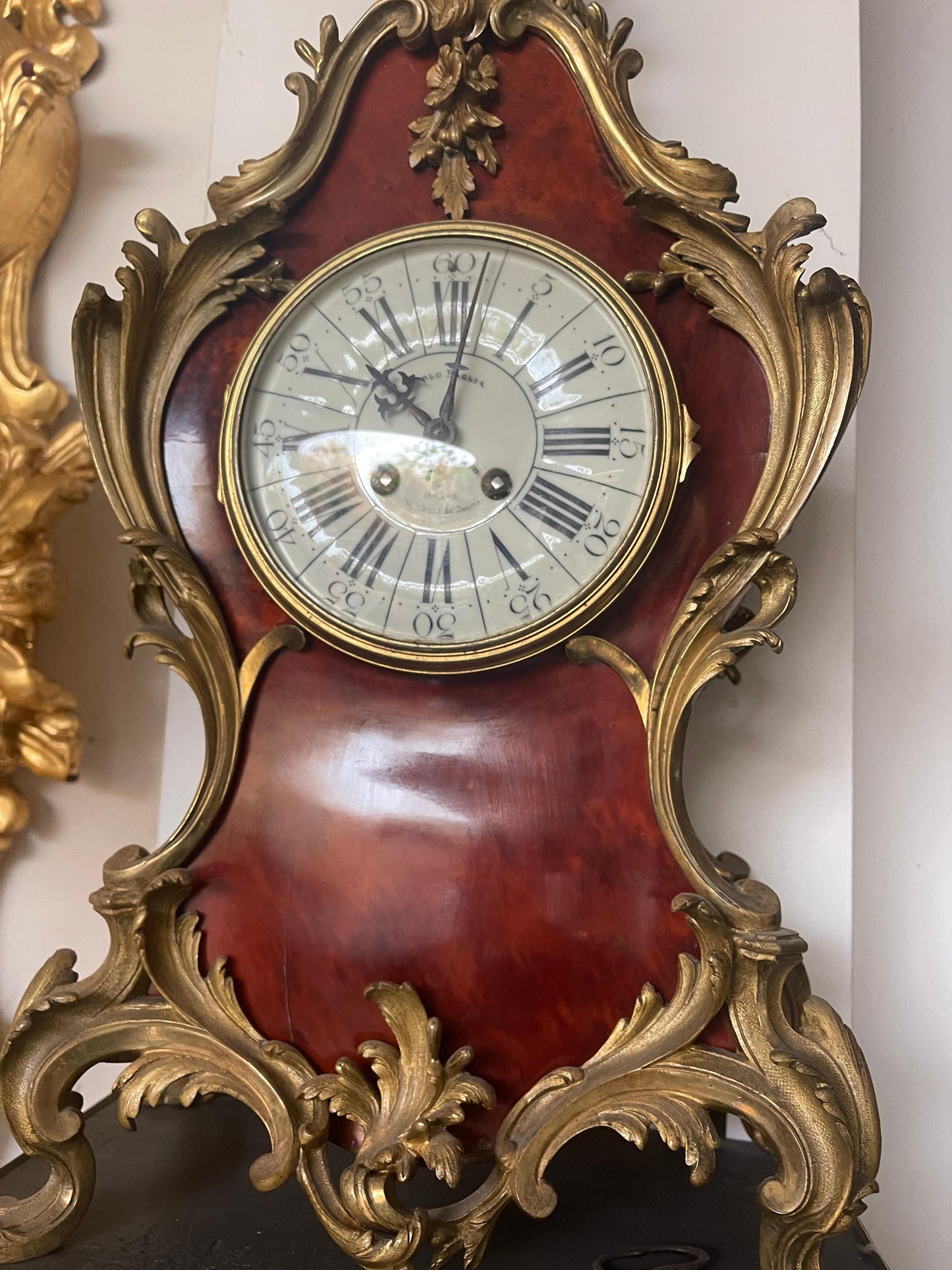 Orologio antico Luigi XV da console in lacca effetto tartaruga e bronzo dorato