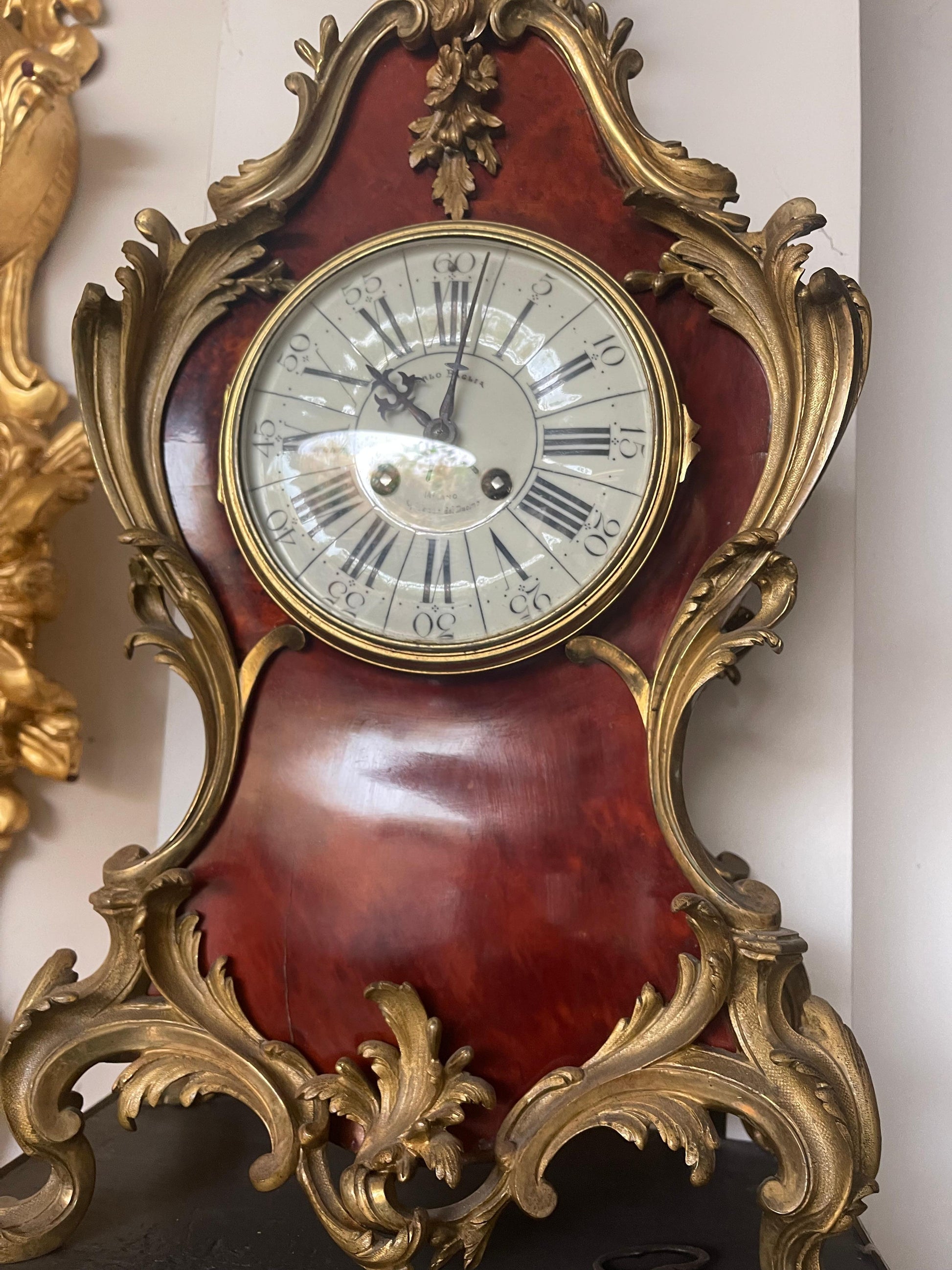 Orologio antico Luigi XV da console in lacca effetto tartaruga e bronzo dorato