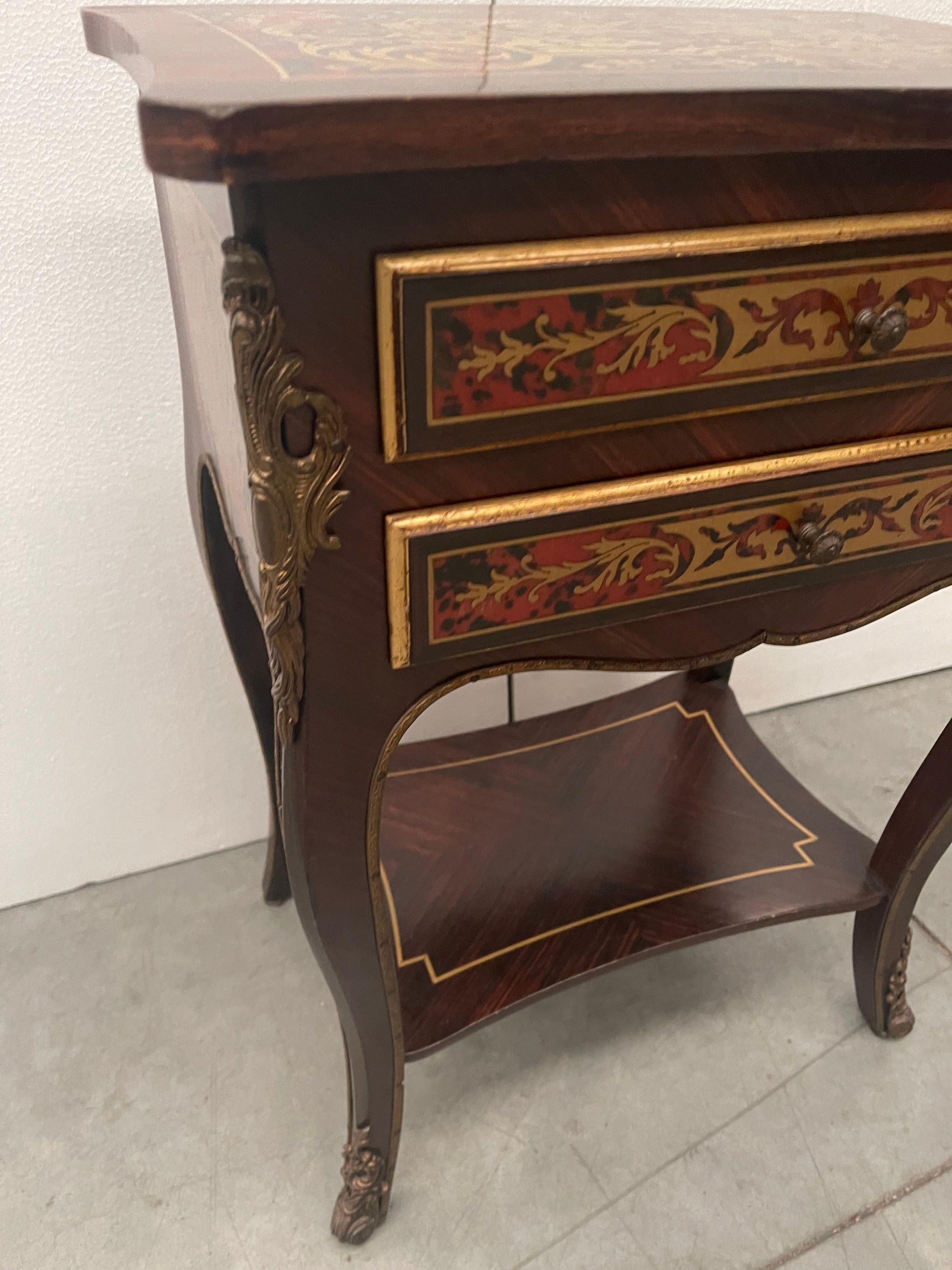 Tavolino da lavoro Luigi XV lastronato in Palissandro ed in bois rose