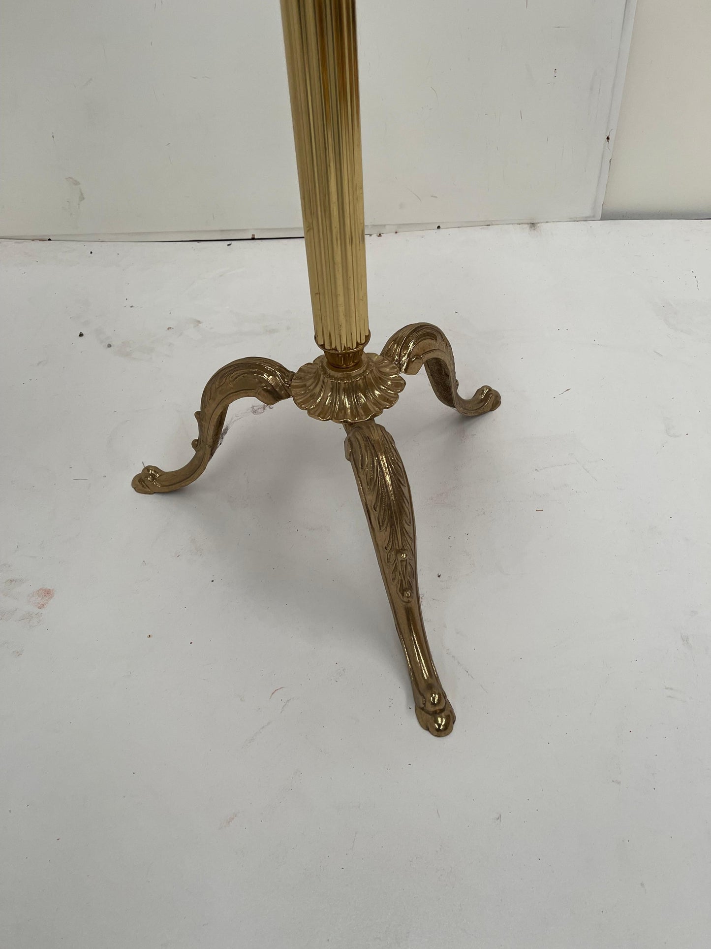 Tavolino da caffè rotondo vintage francese in marmo e ottone