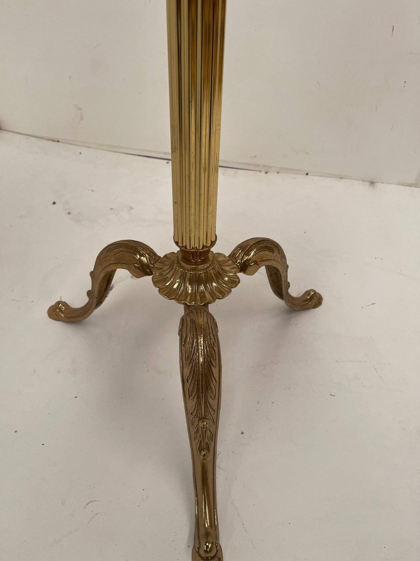 Tavolino da caffè rotondo vintage francese in marmo e ottone