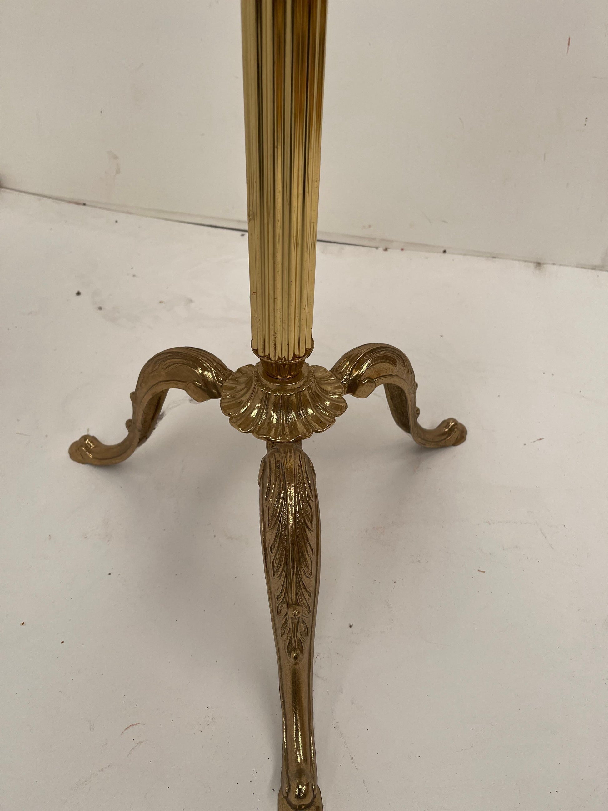 Tavolino da caffè rotondo vintage francese in marmo e ottone