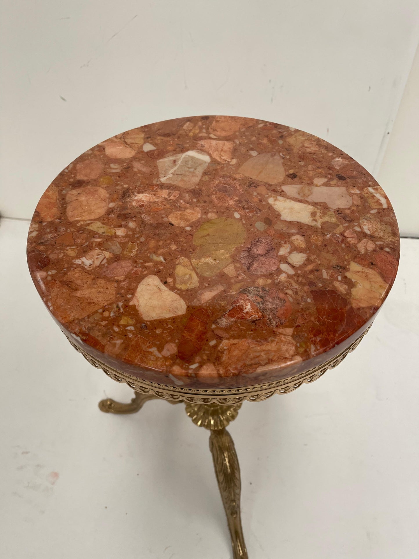 Tavolino da caffè rotondo vintage francese in marmo e ottone