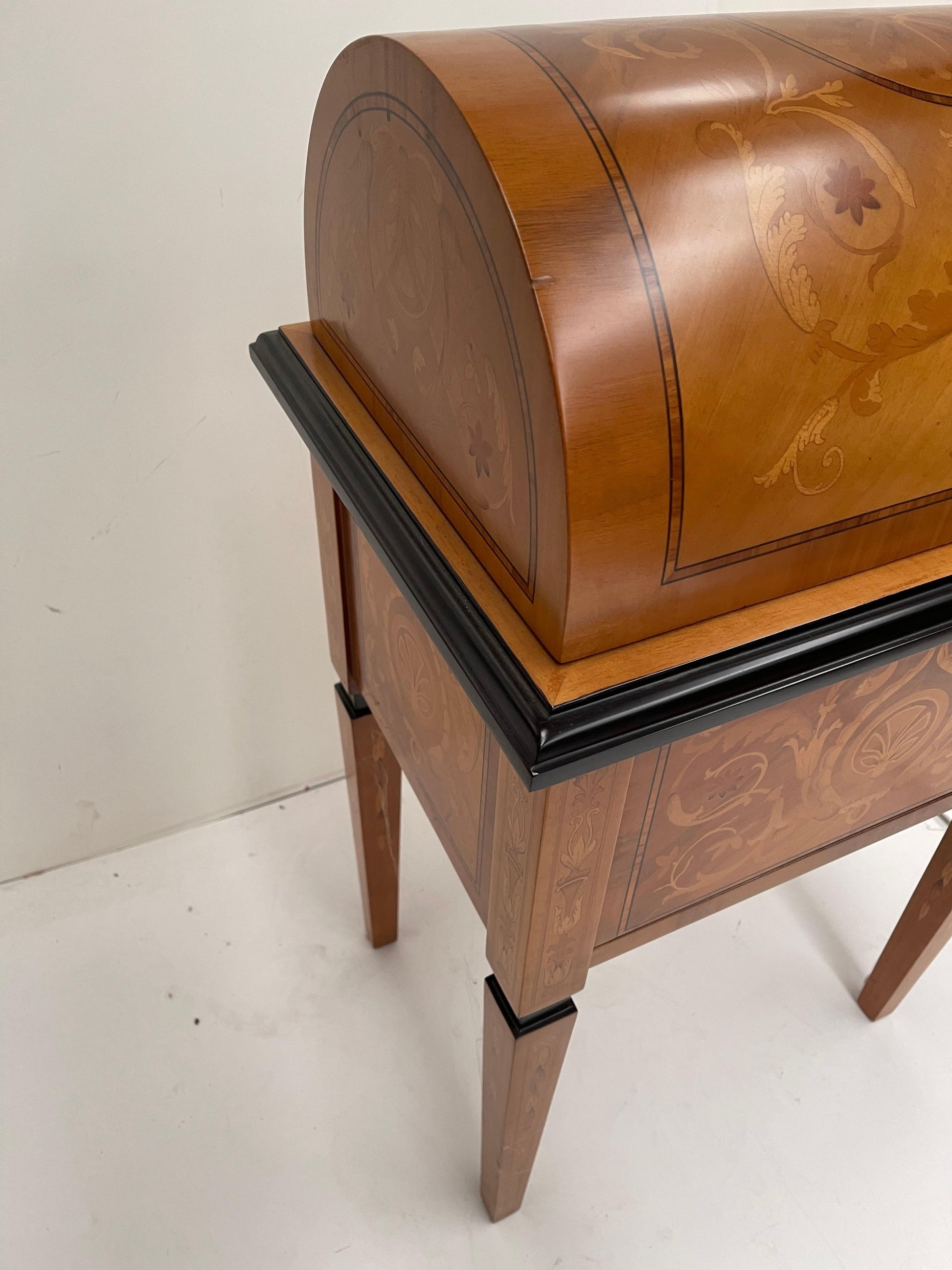 Art Nouveau Bar for sale in legno